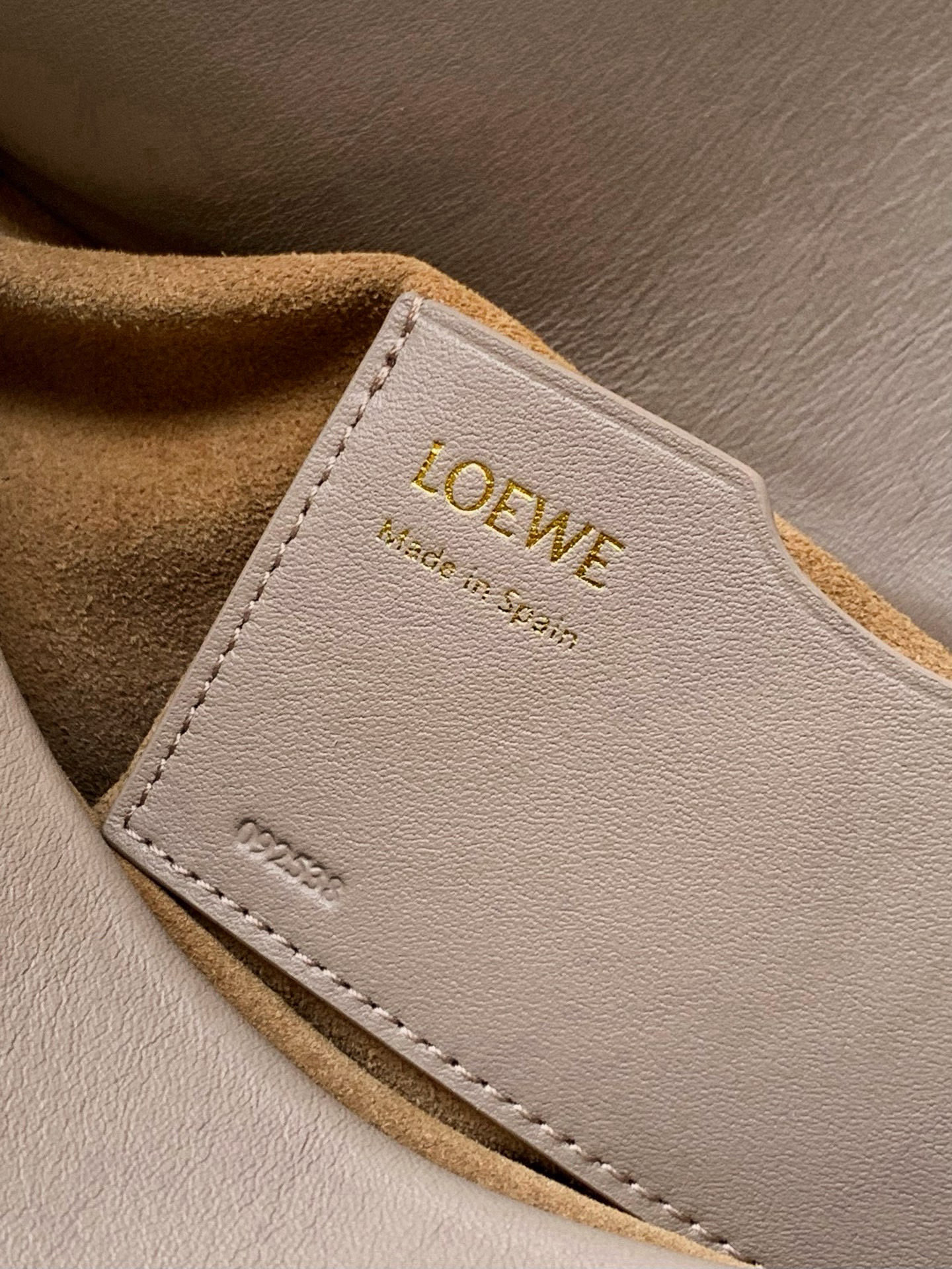 Loewe 中号光滑牛皮革 Ola 手袋 Ola