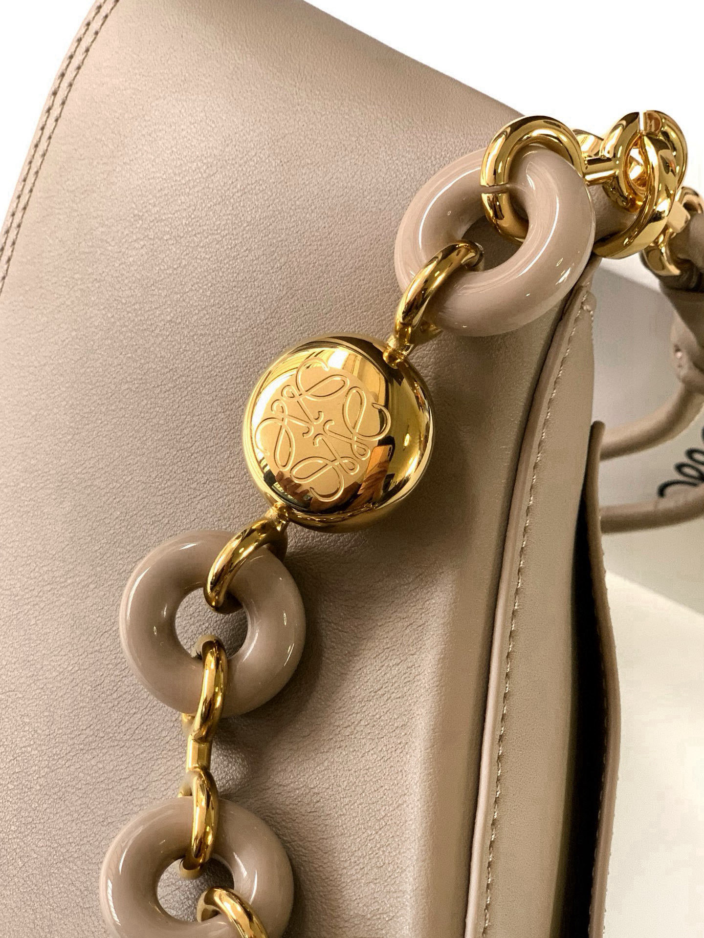 Loewe 中号光滑牛皮革 Ola 手袋 Ola