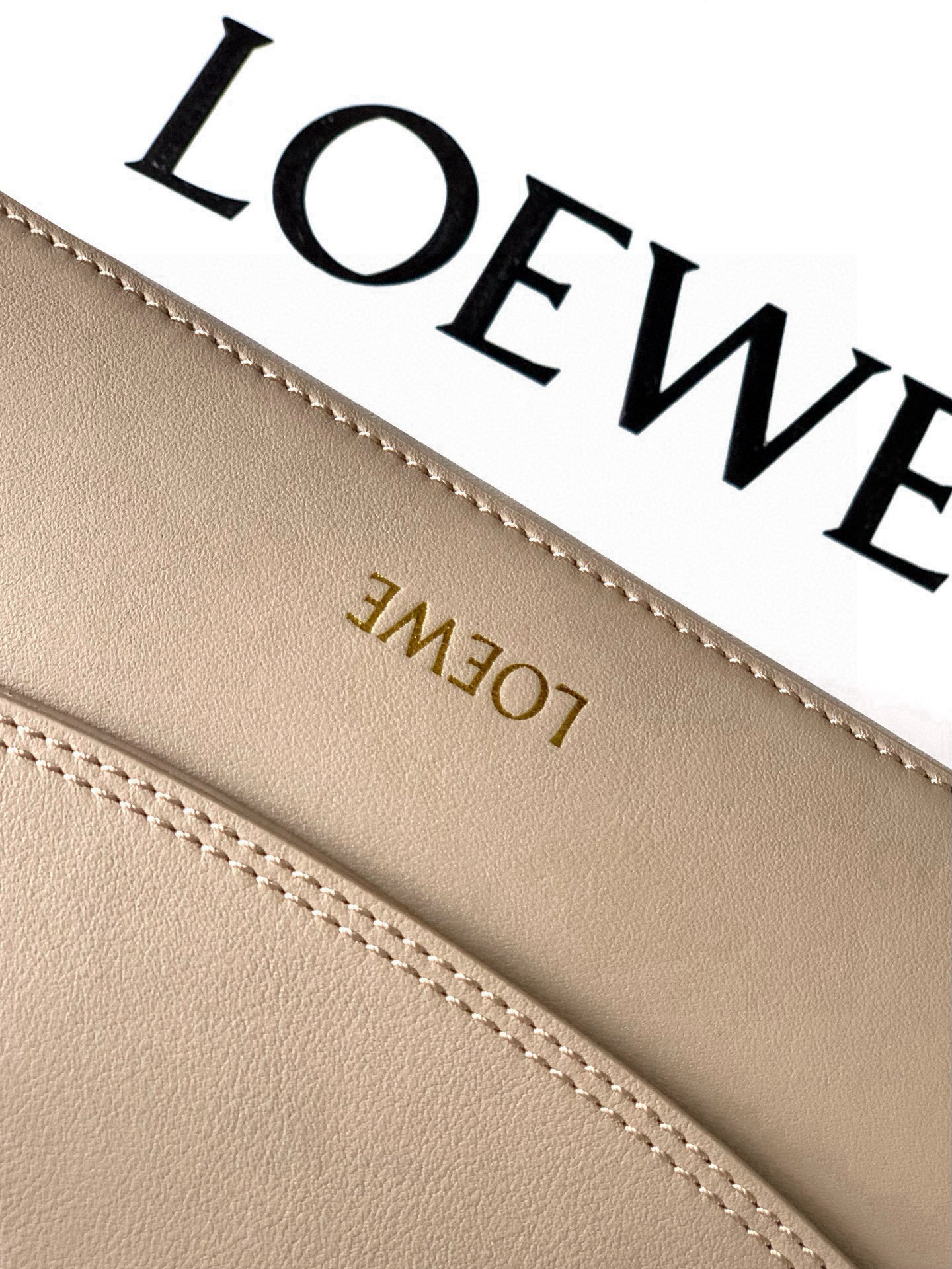 Loewe 中号光滑牛皮革 Ola 手袋 Ola
