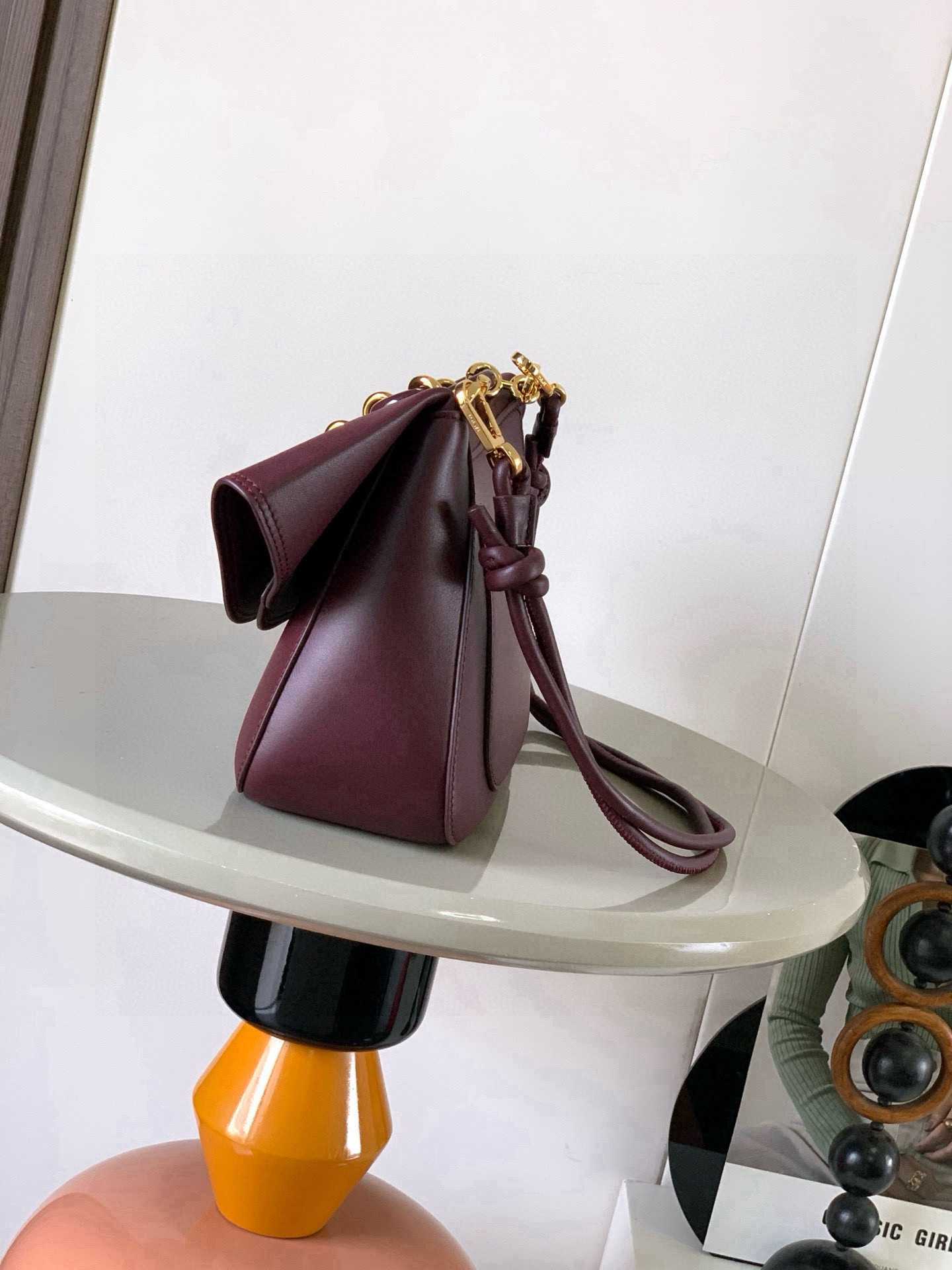 Loewe 中号光滑牛皮革 Ola 手袋 Ola