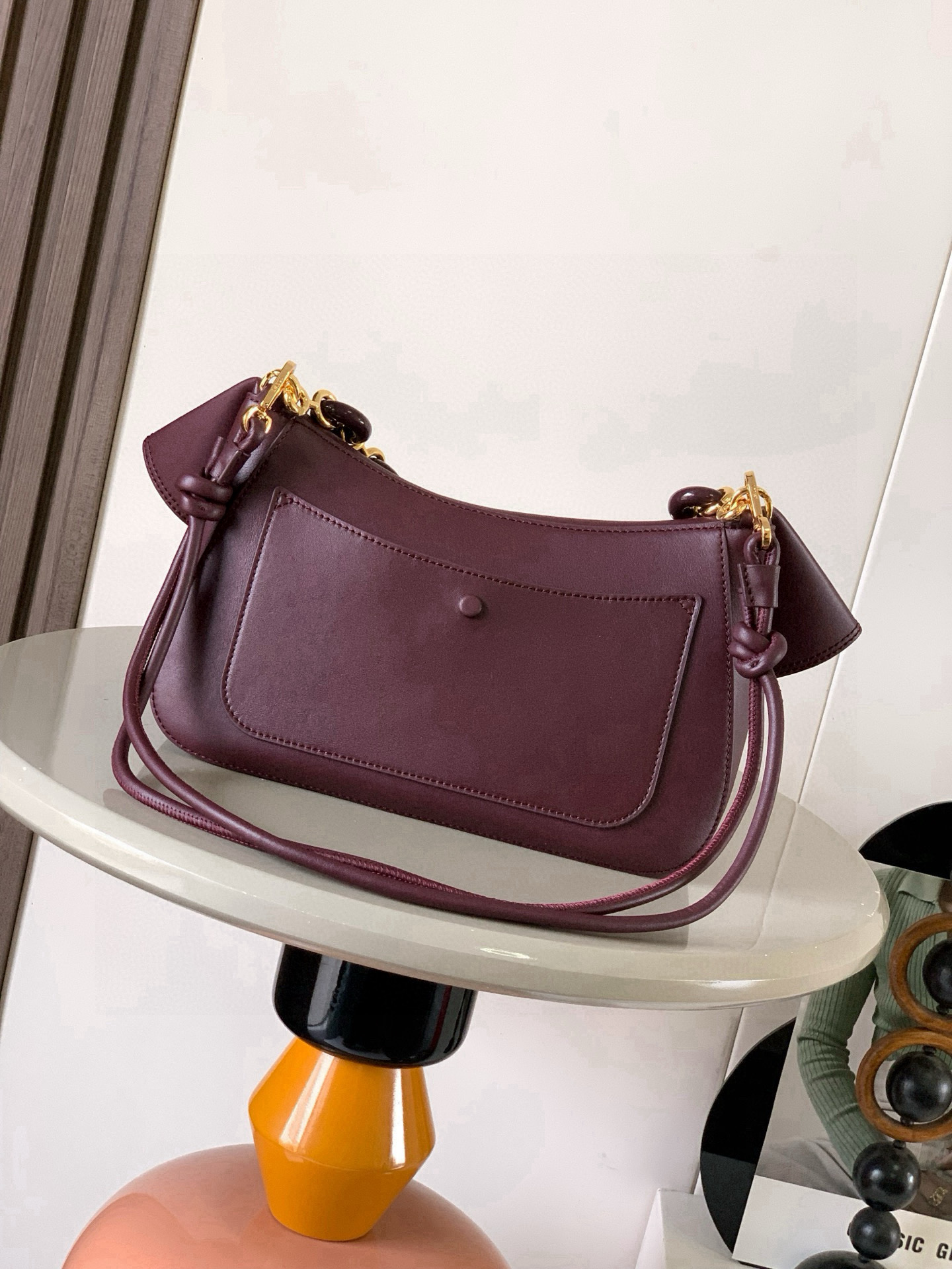 Loewe 中号光滑牛皮革 Ola 手袋 Ola