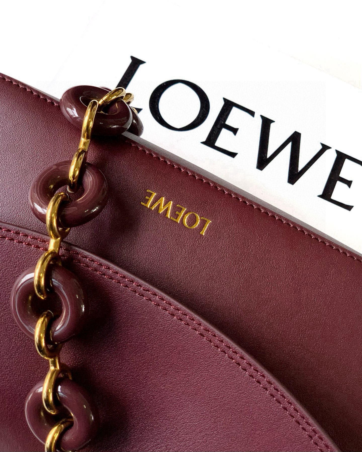 Loewe 中号光滑牛皮革 Ola 手袋 Ola