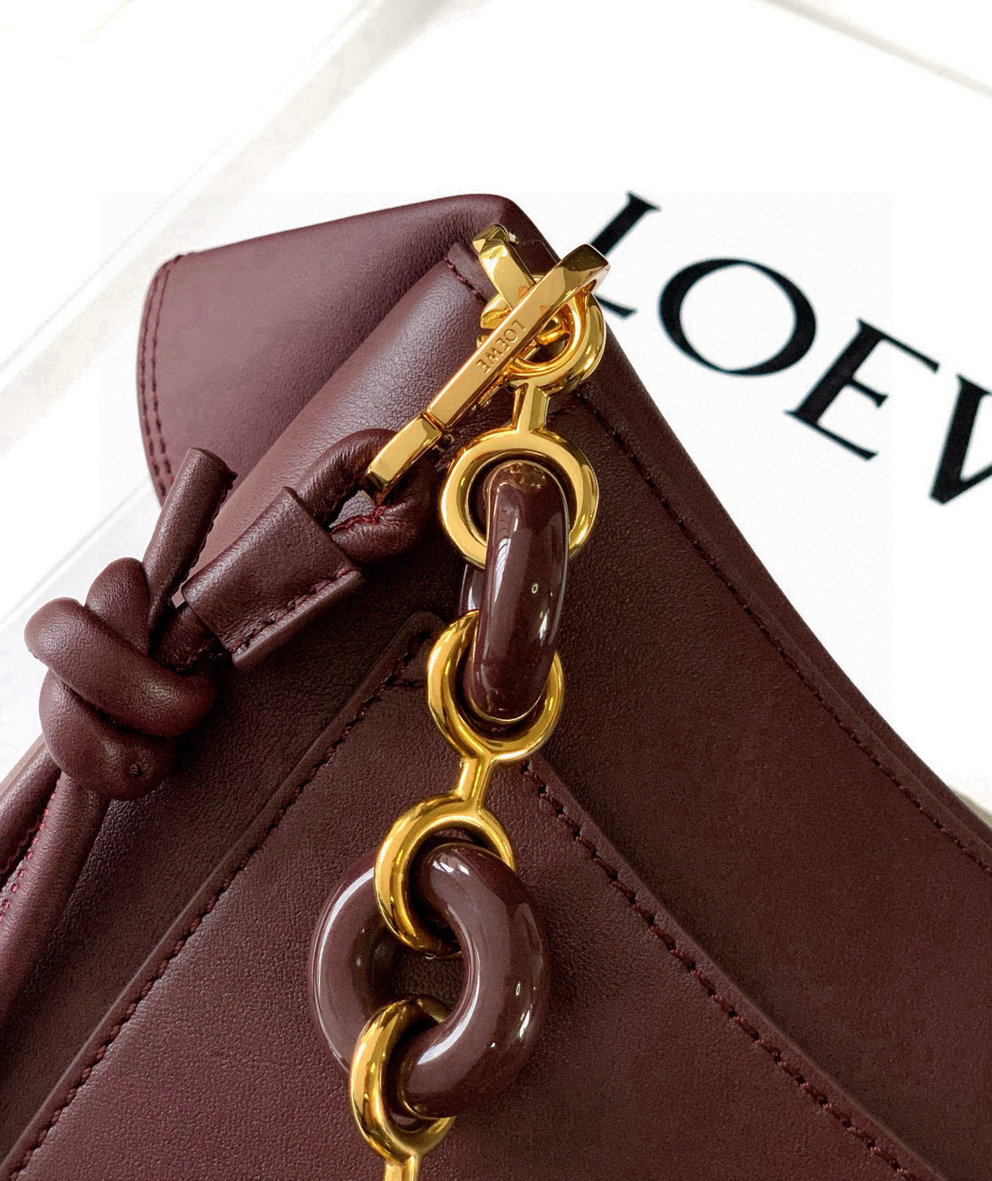 Loewe 中号光滑牛皮革 Ola 手袋 Ola