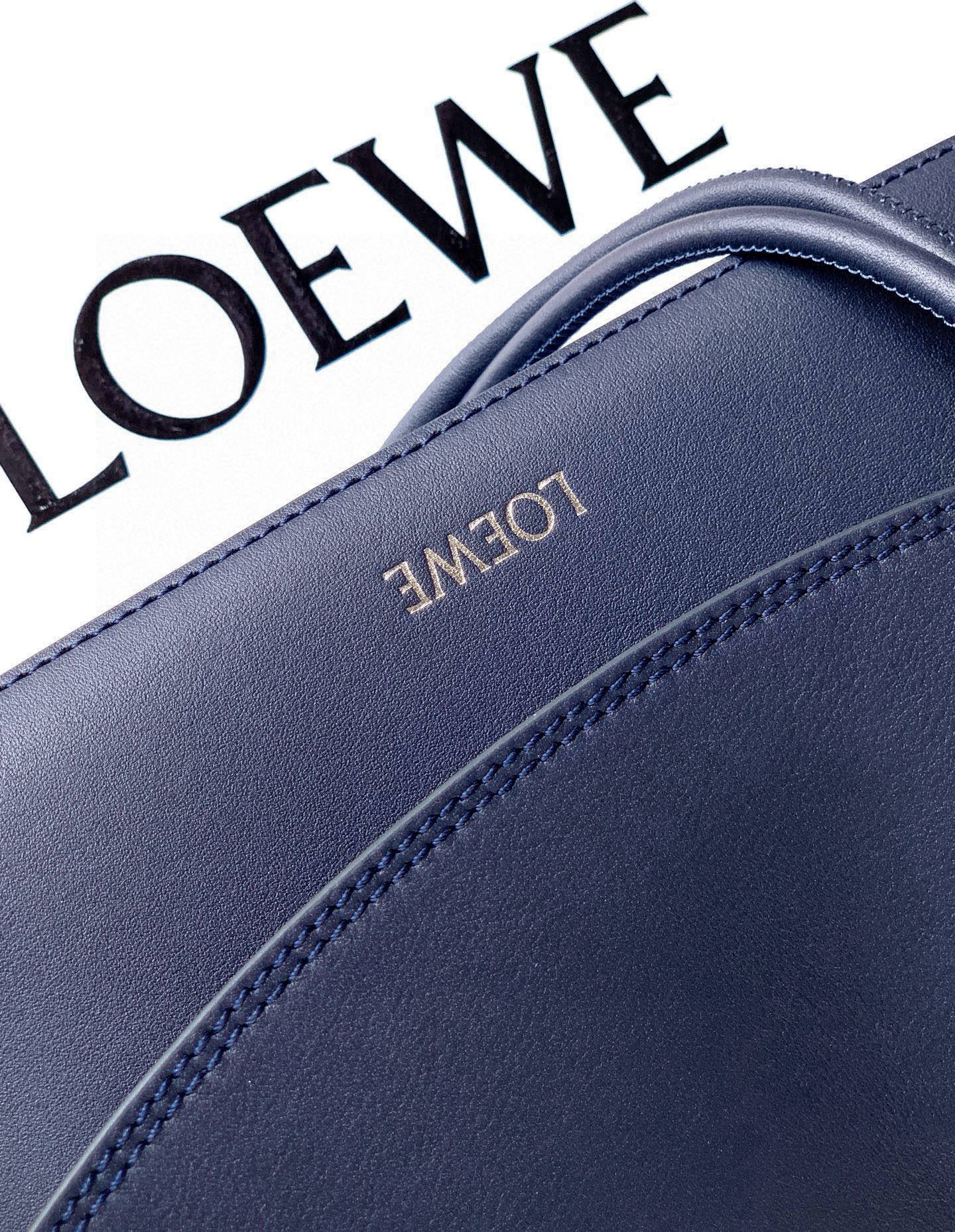 Loewe 中号光滑牛皮革 Ola 手袋 Ola