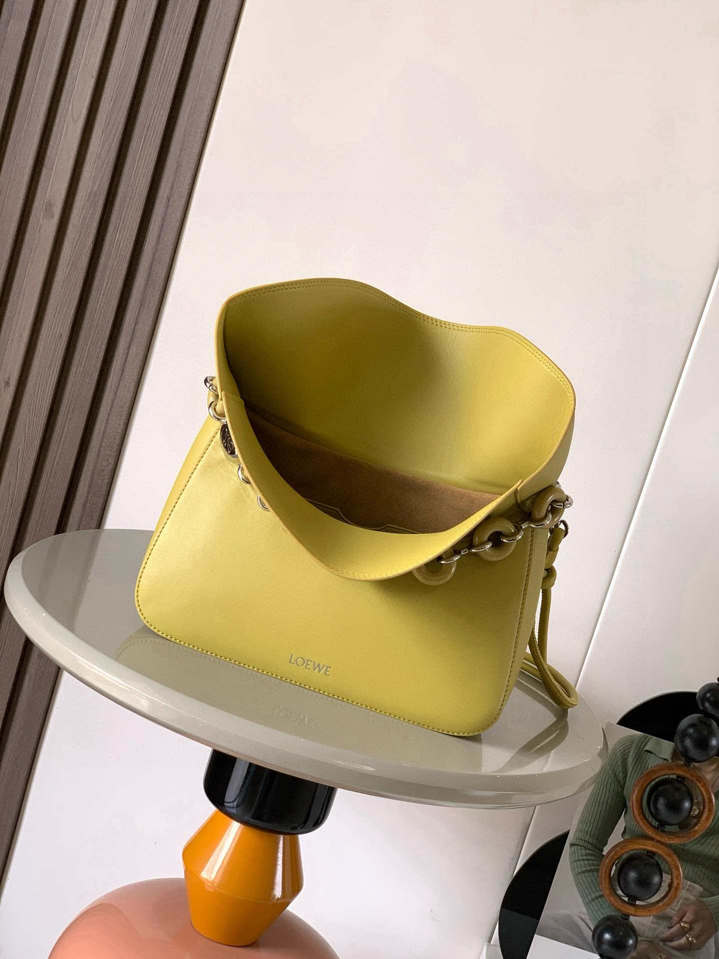 Loewe 中号光滑牛皮革 Ola 手袋 Ola