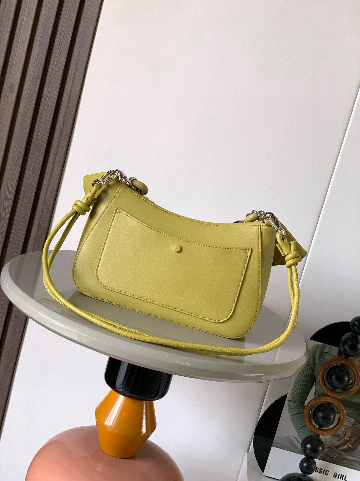 Loewe 中号光滑牛皮革 Ola 手袋 Ola