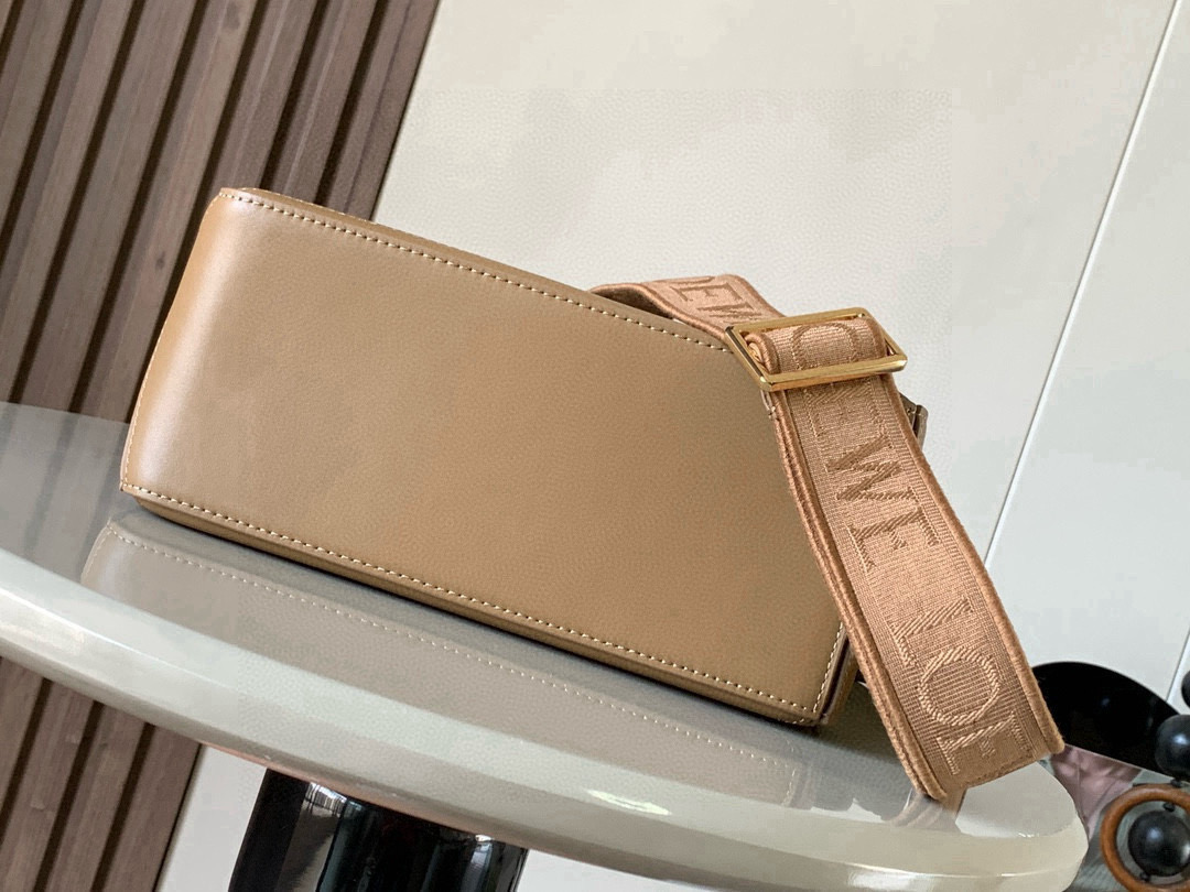 Loewe 几何包24cm Puzzle手袋