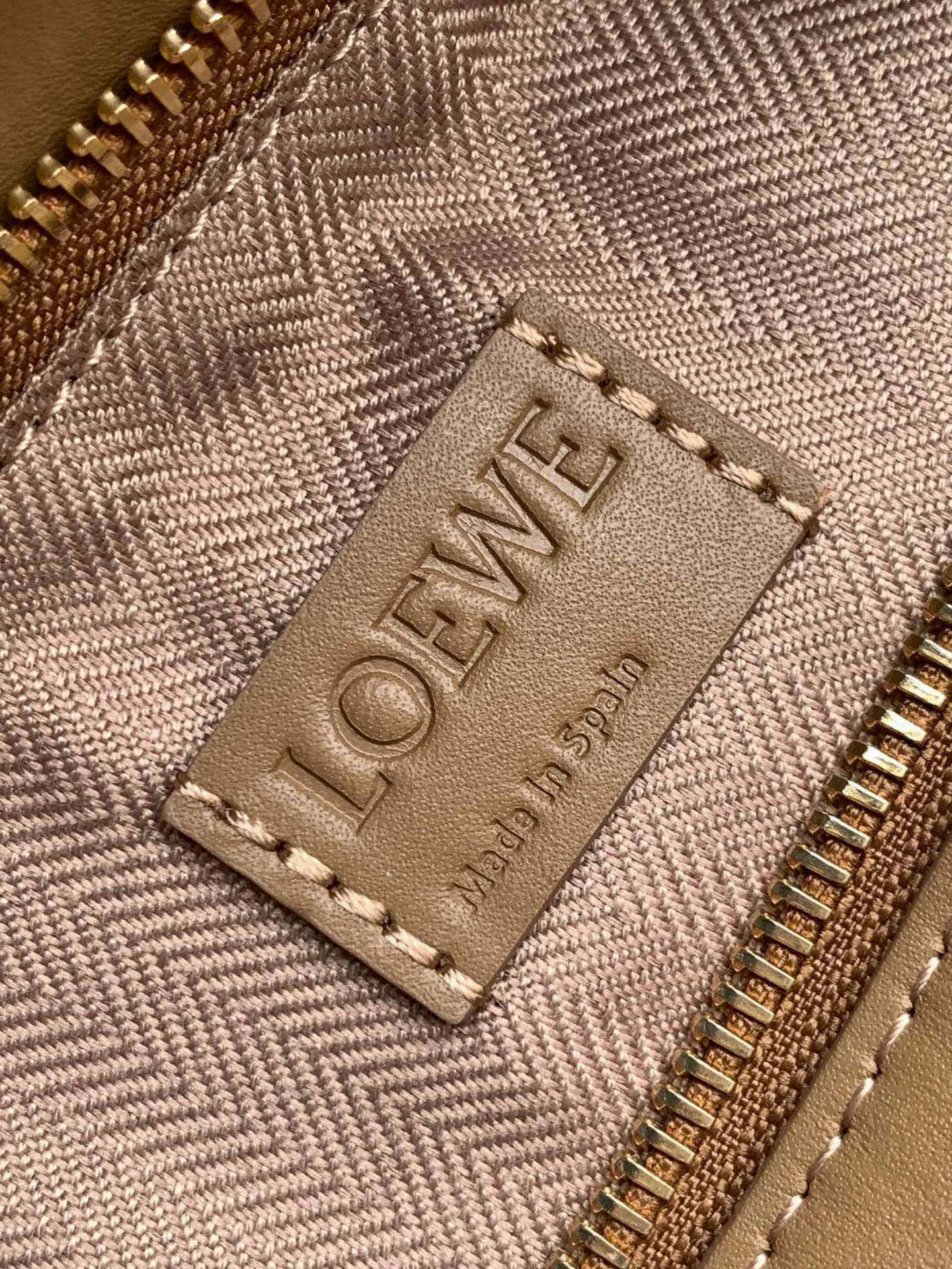 Loewe 几何包24cm Puzzle手袋