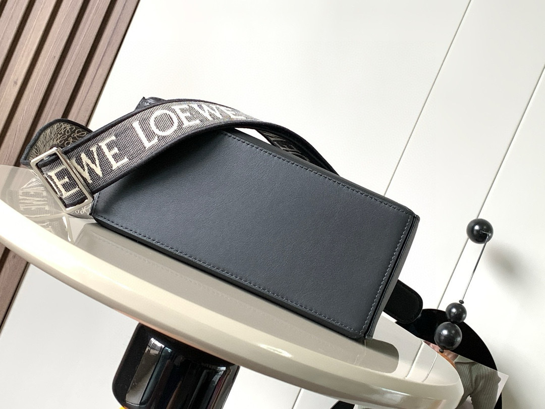 Loewe 几何包24cm Puzzle手袋