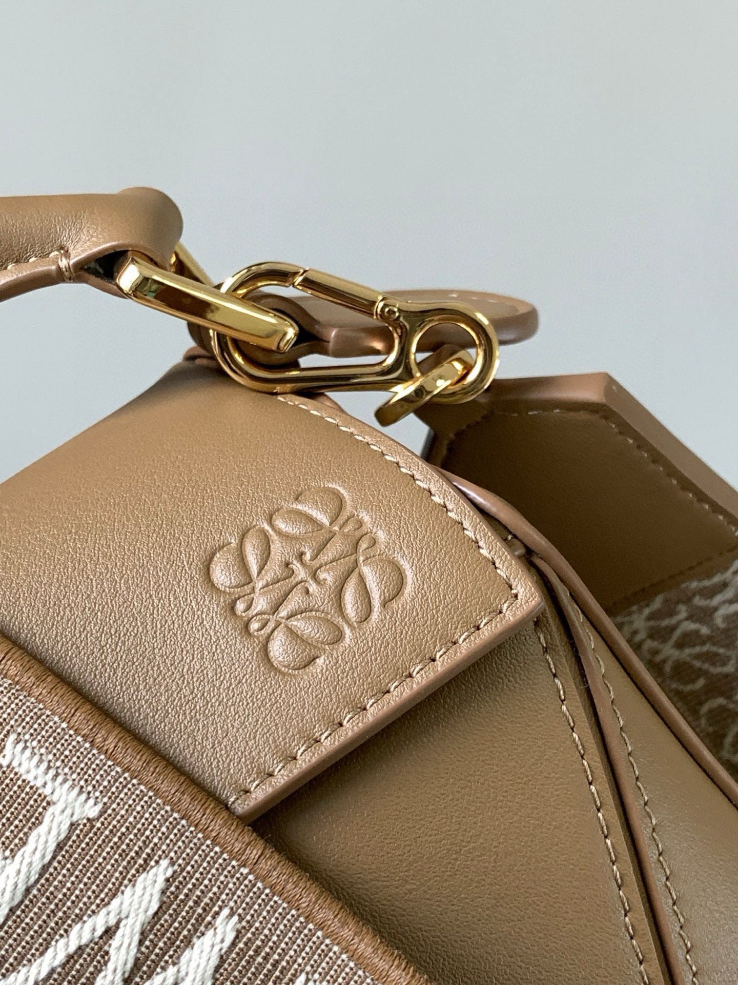 Loewe 几何包24cm Puzzle手袋