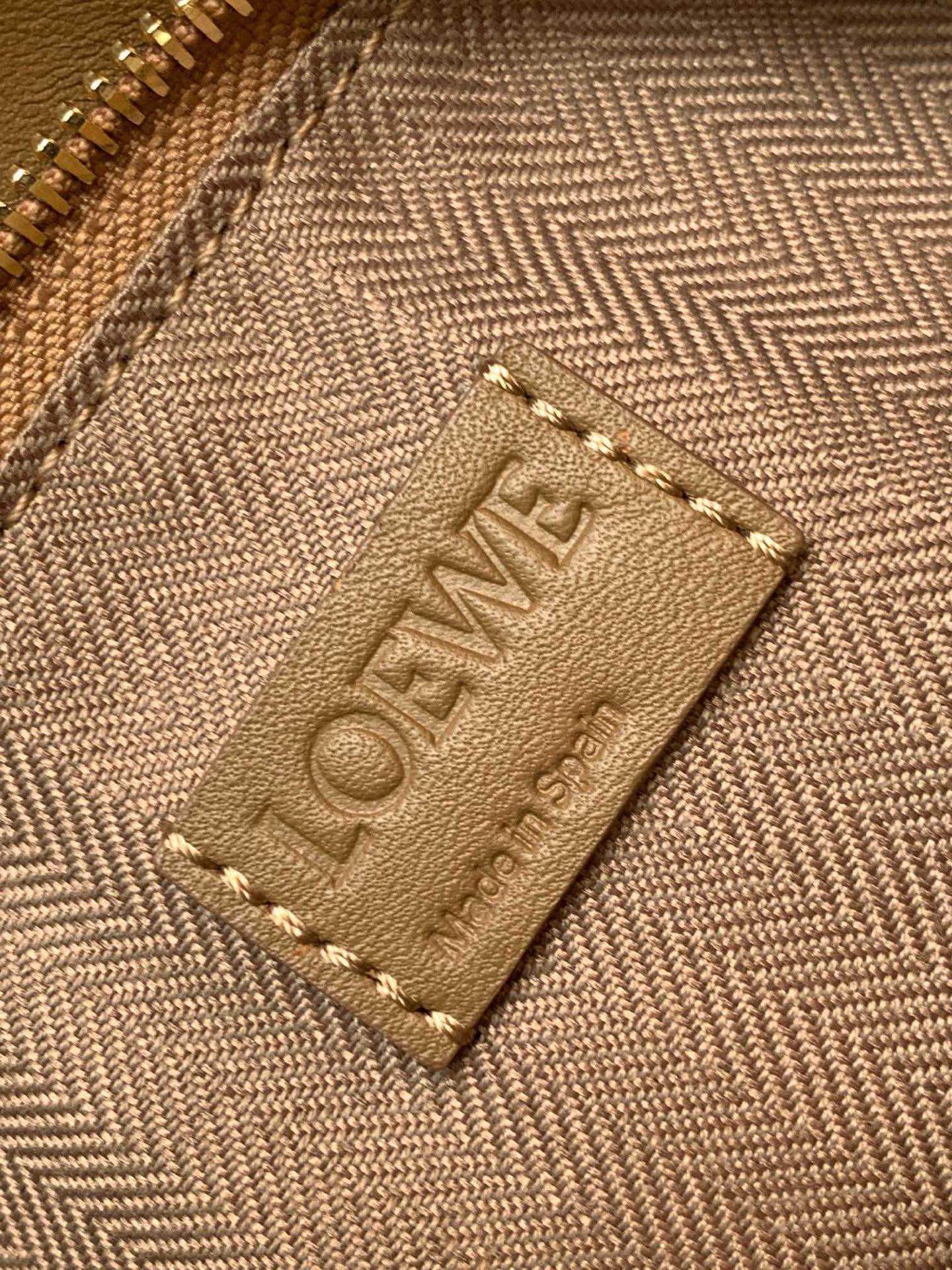 Loewe 几何包24cm Puzzle手袋