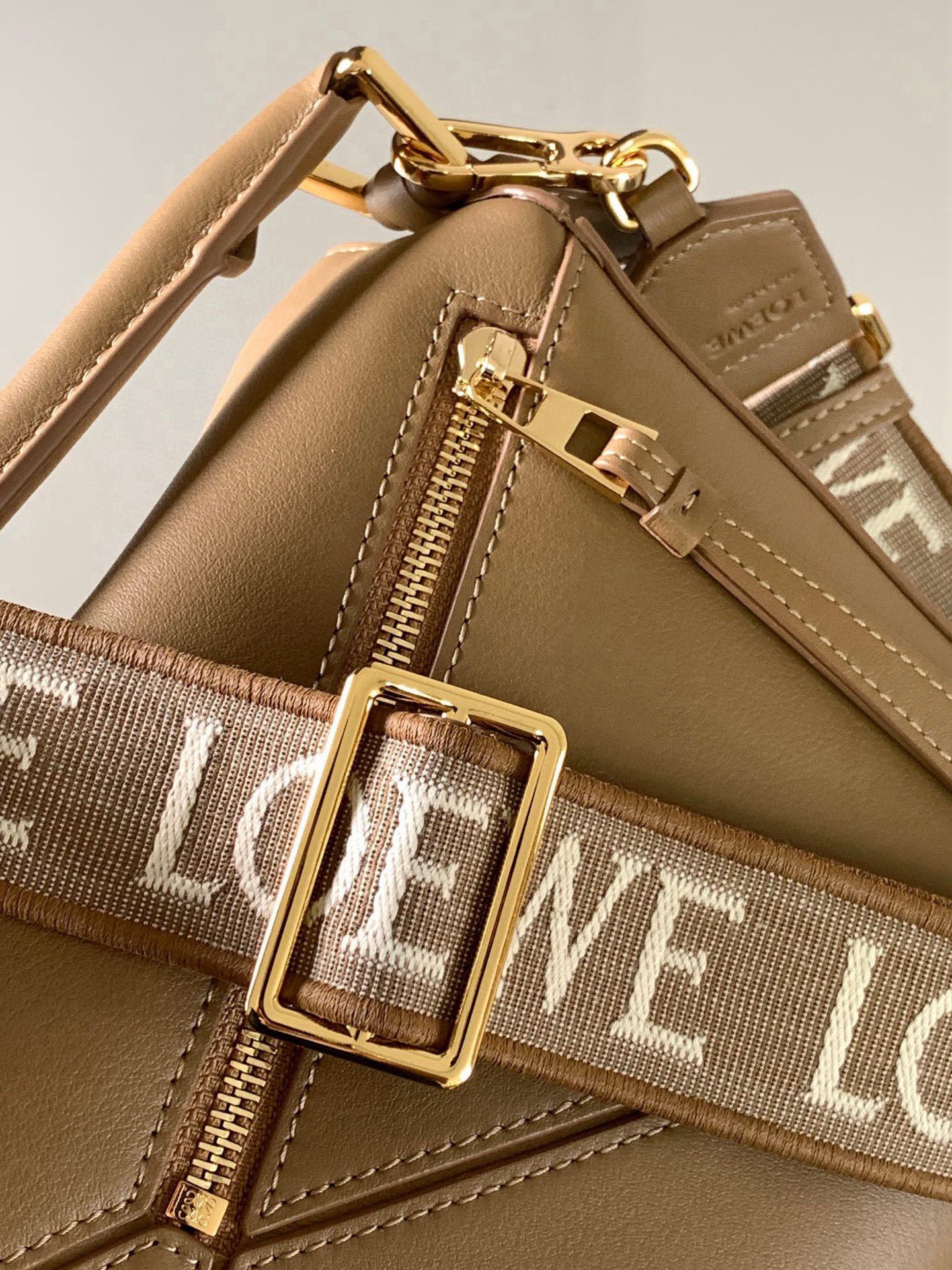 Loewe 几何包24cm Puzzle手袋