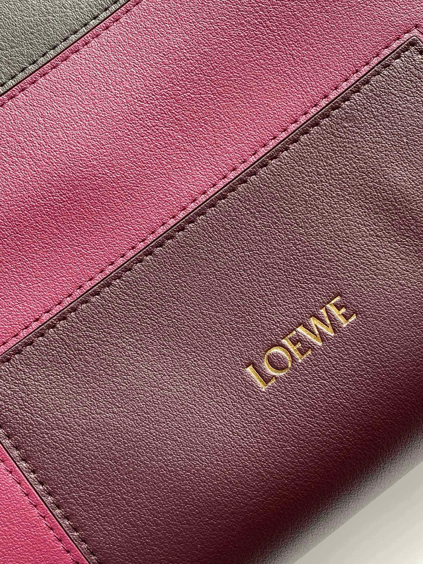 Loewe 新款中号纳帕牛皮革 Flamenco