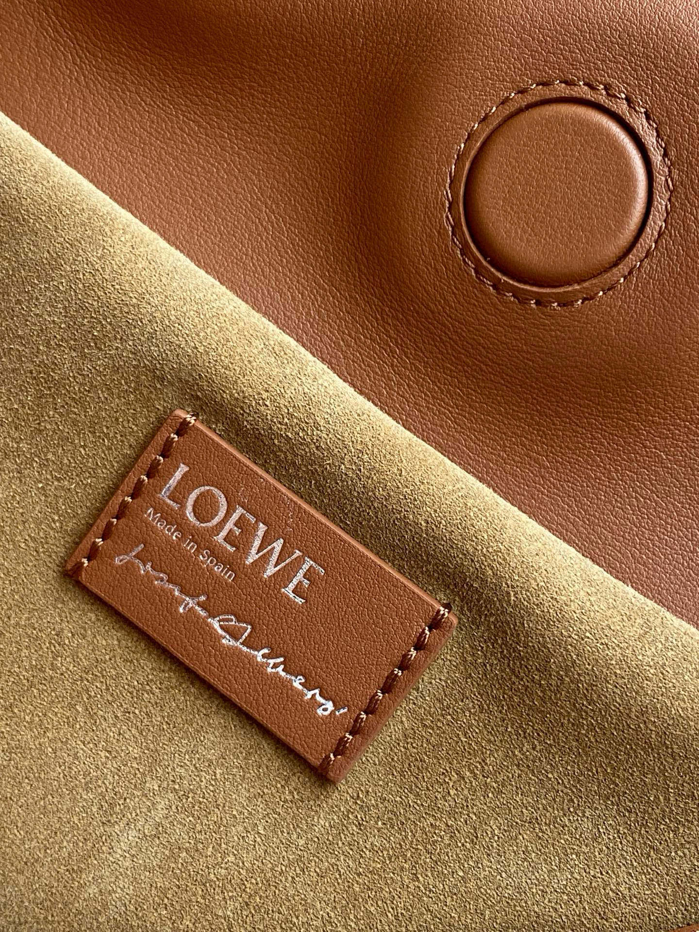 Loewe 新款中号纳帕牛皮革 Flamenco