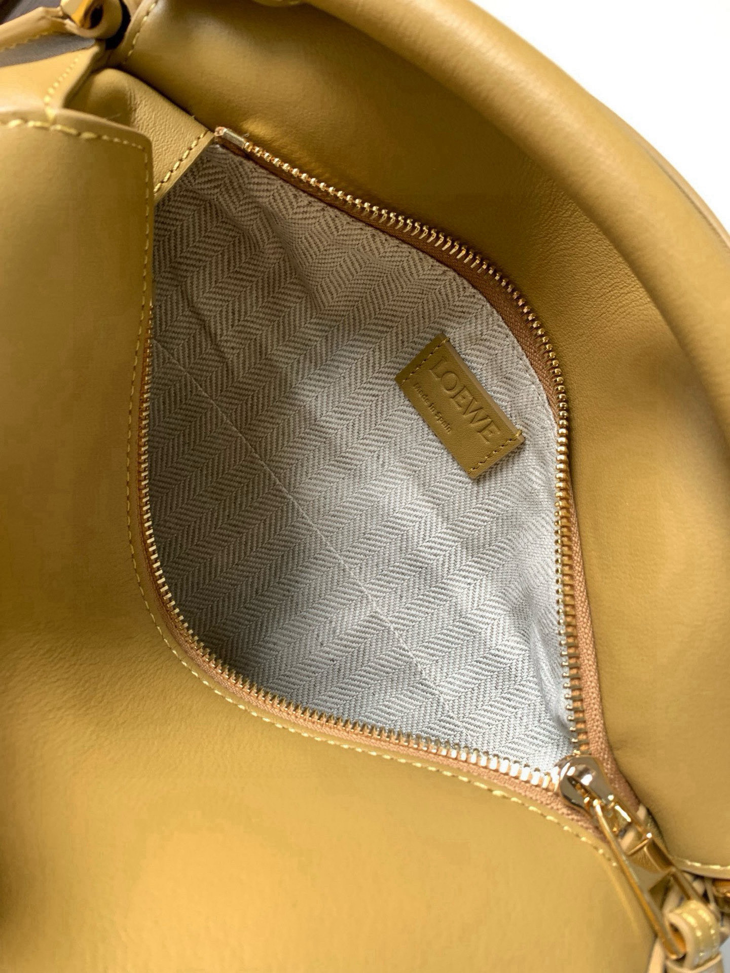 Loewe 新版本几何包小号24CM Puzzle手袋