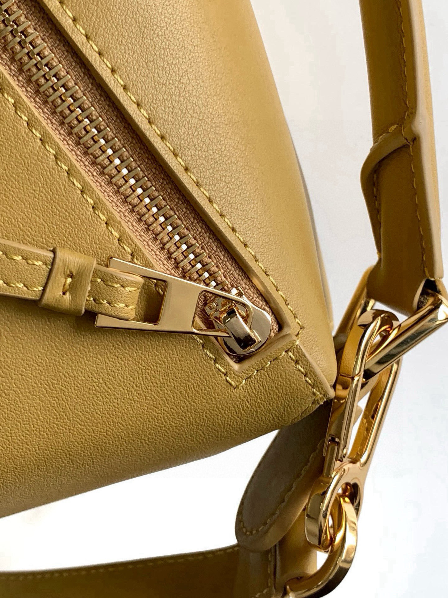 Loewe 新版本几何包小号24CM Puzzle手袋
