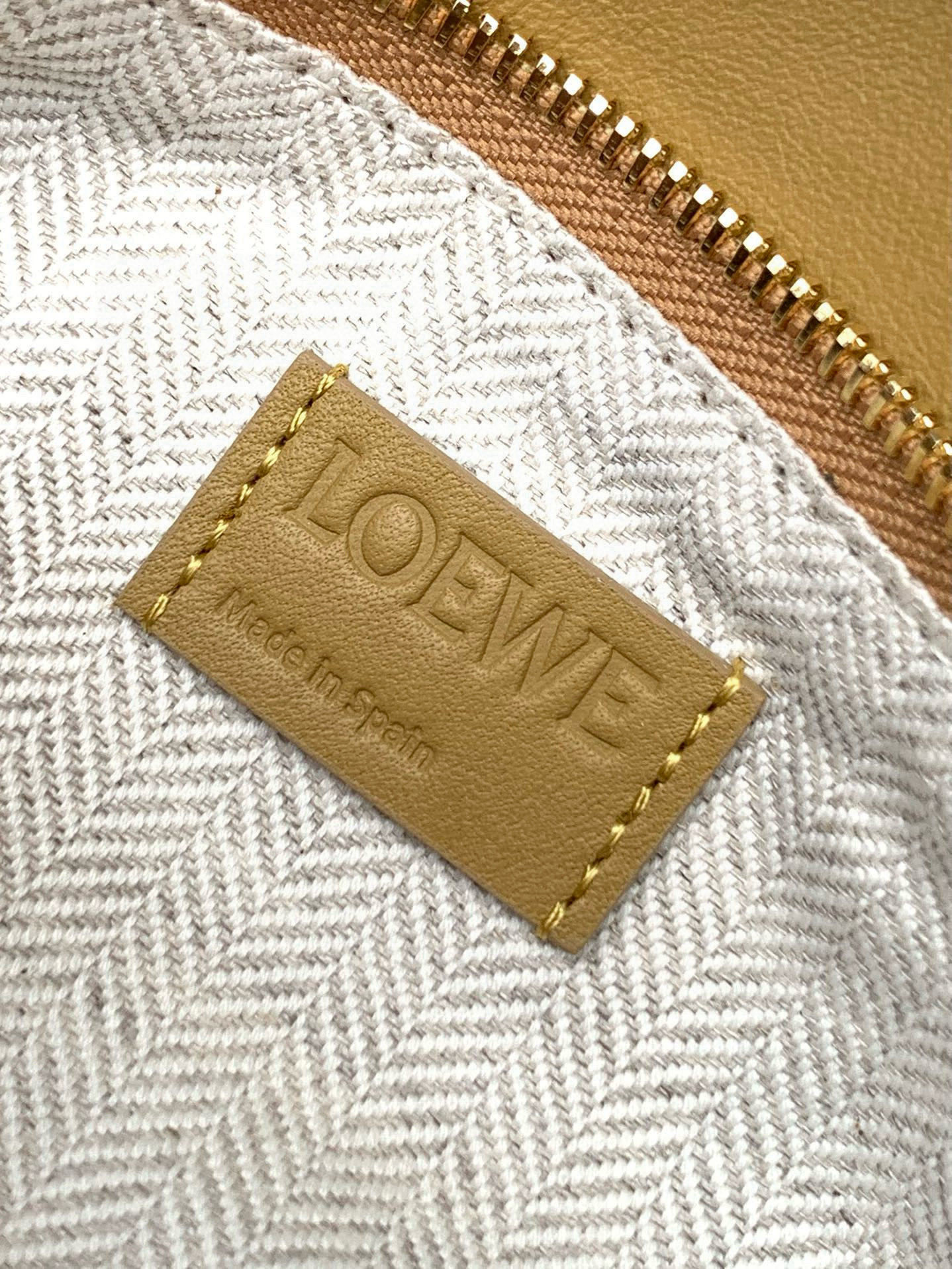 Loewe 新版本几何包小号24CM Puzzle手袋