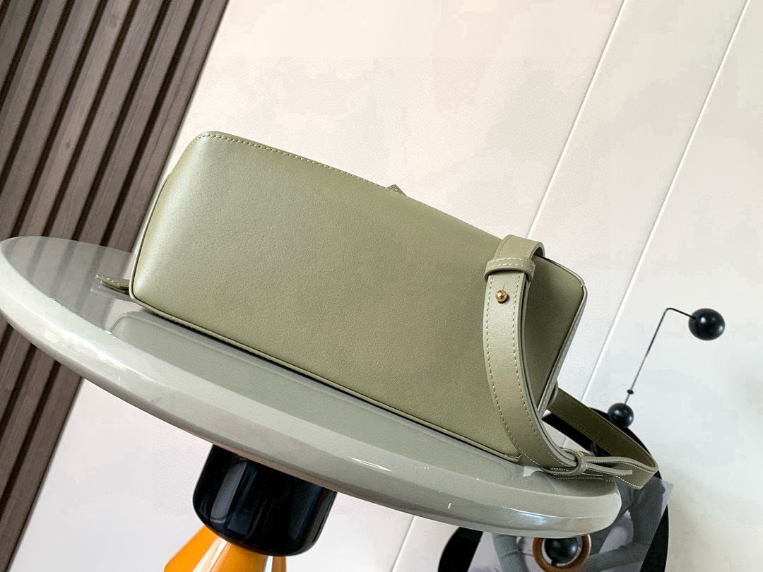 Loewe 新版本几何包小号24CM Puzzle手袋