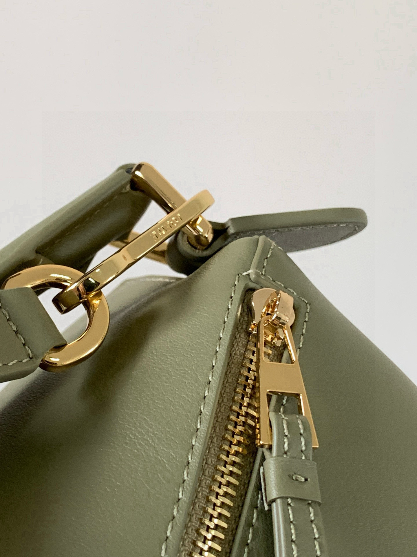 Loewe 新版本几何包小号24CM Puzzle手袋