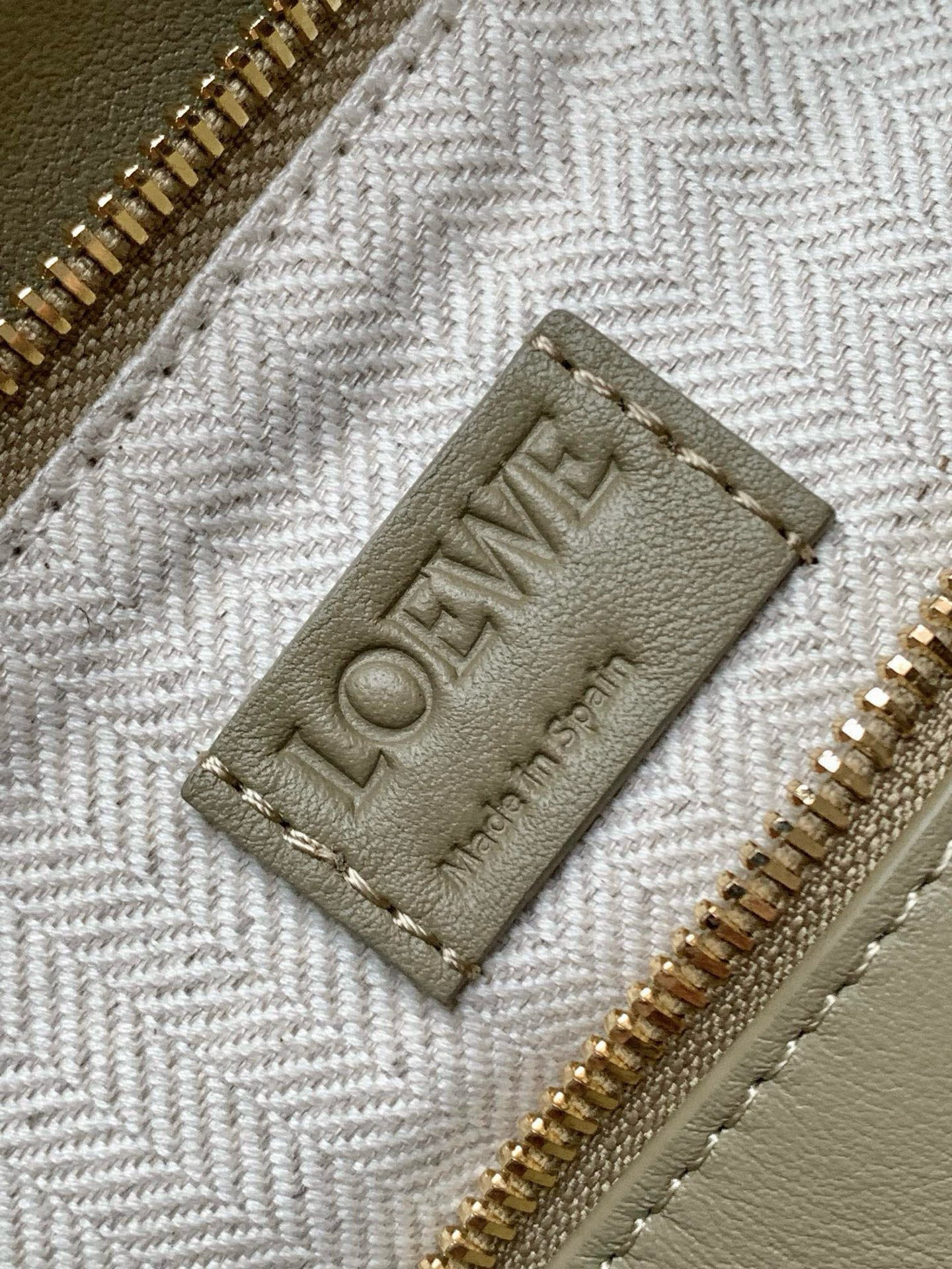 Loewe 新版本几何包小号24CM Puzzle手袋