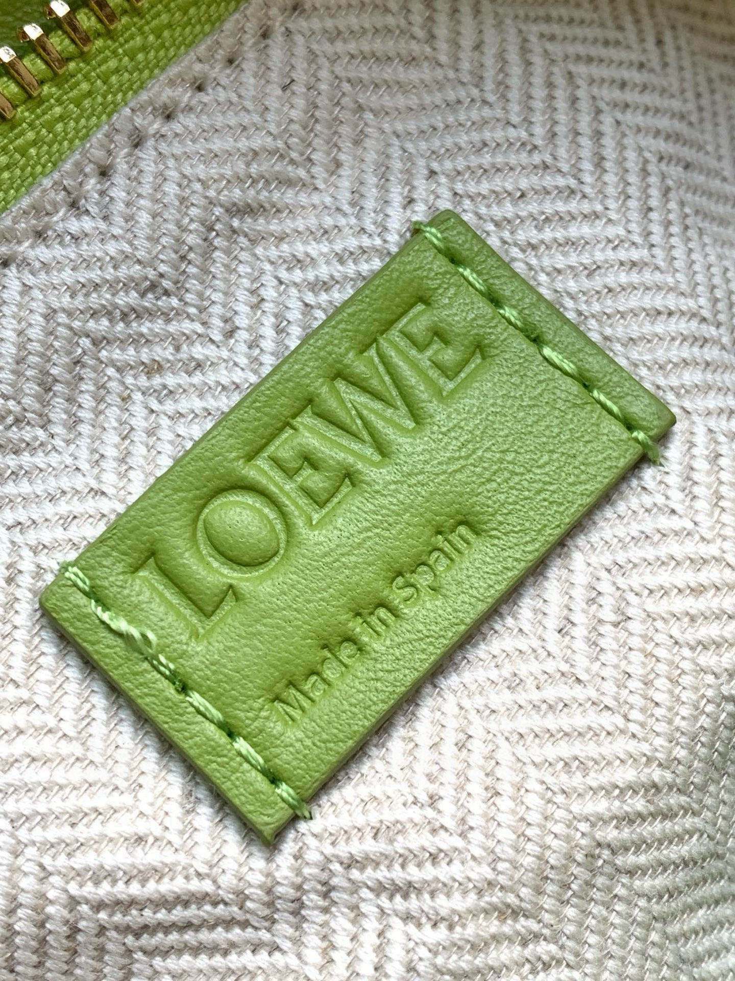 Loewe 新版本几何包小号24CM Puzzle手袋
