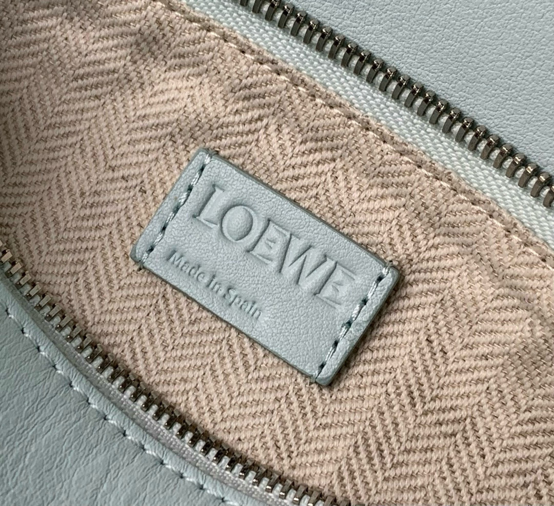 Loewe 新版本几何包小号24CM Puzzle手袋