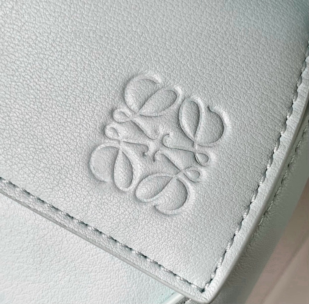 Loewe 新版本几何包小号24CM Puzzle手袋