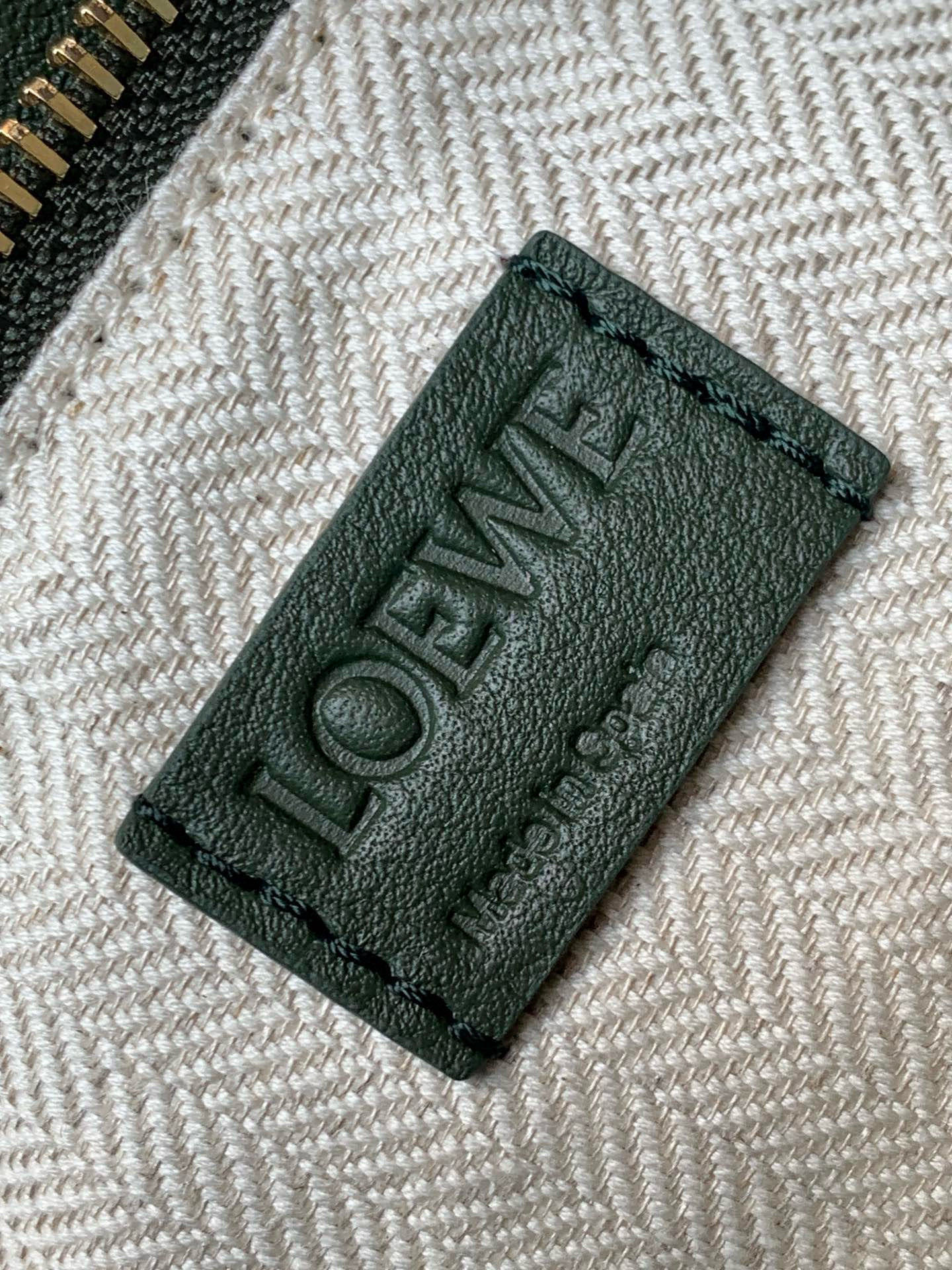 Loewe 新版本几何包小号24CM Puzzle手袋