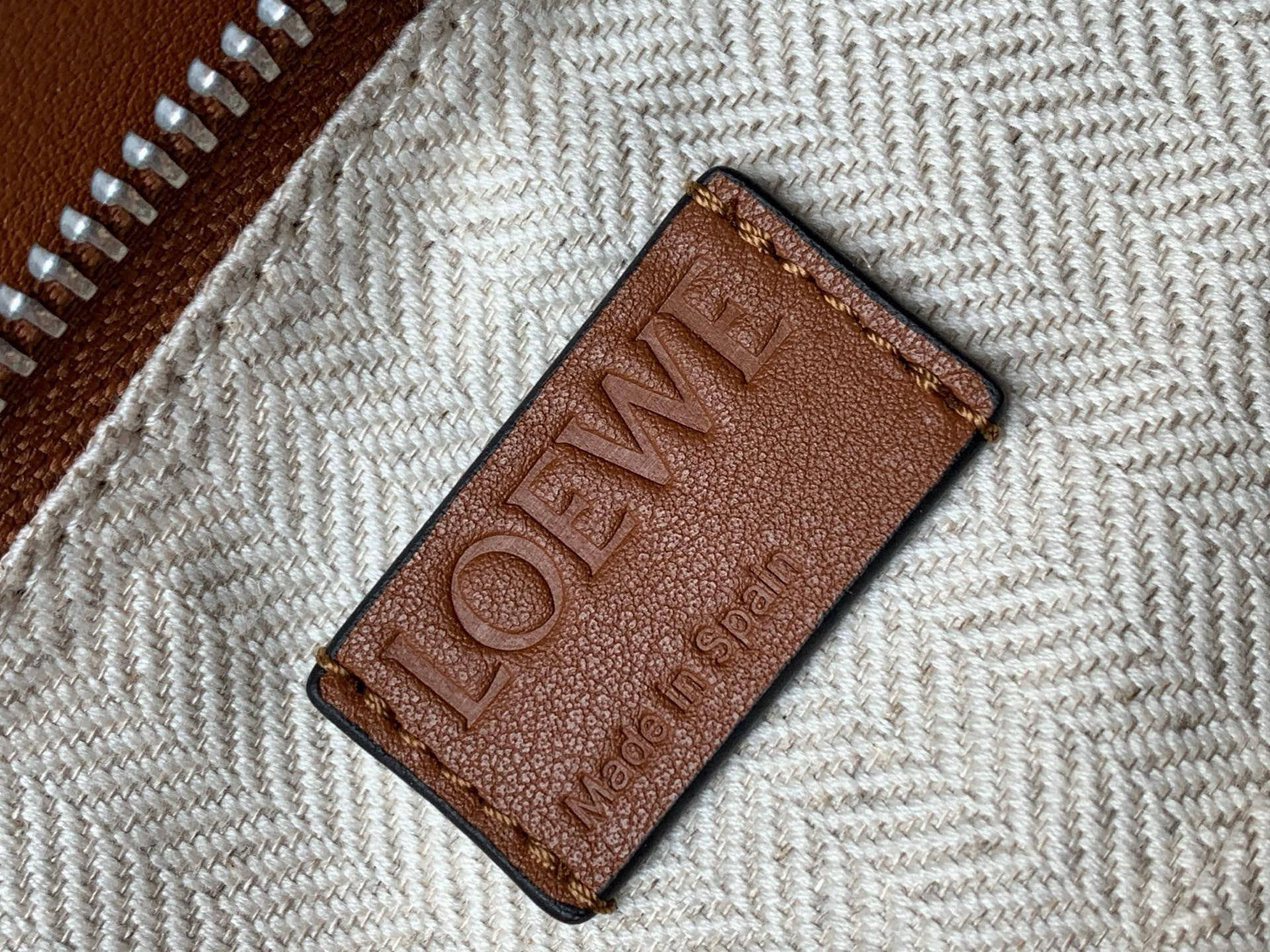 Loewe 新版本几何包小号24CM Puzzle手袋