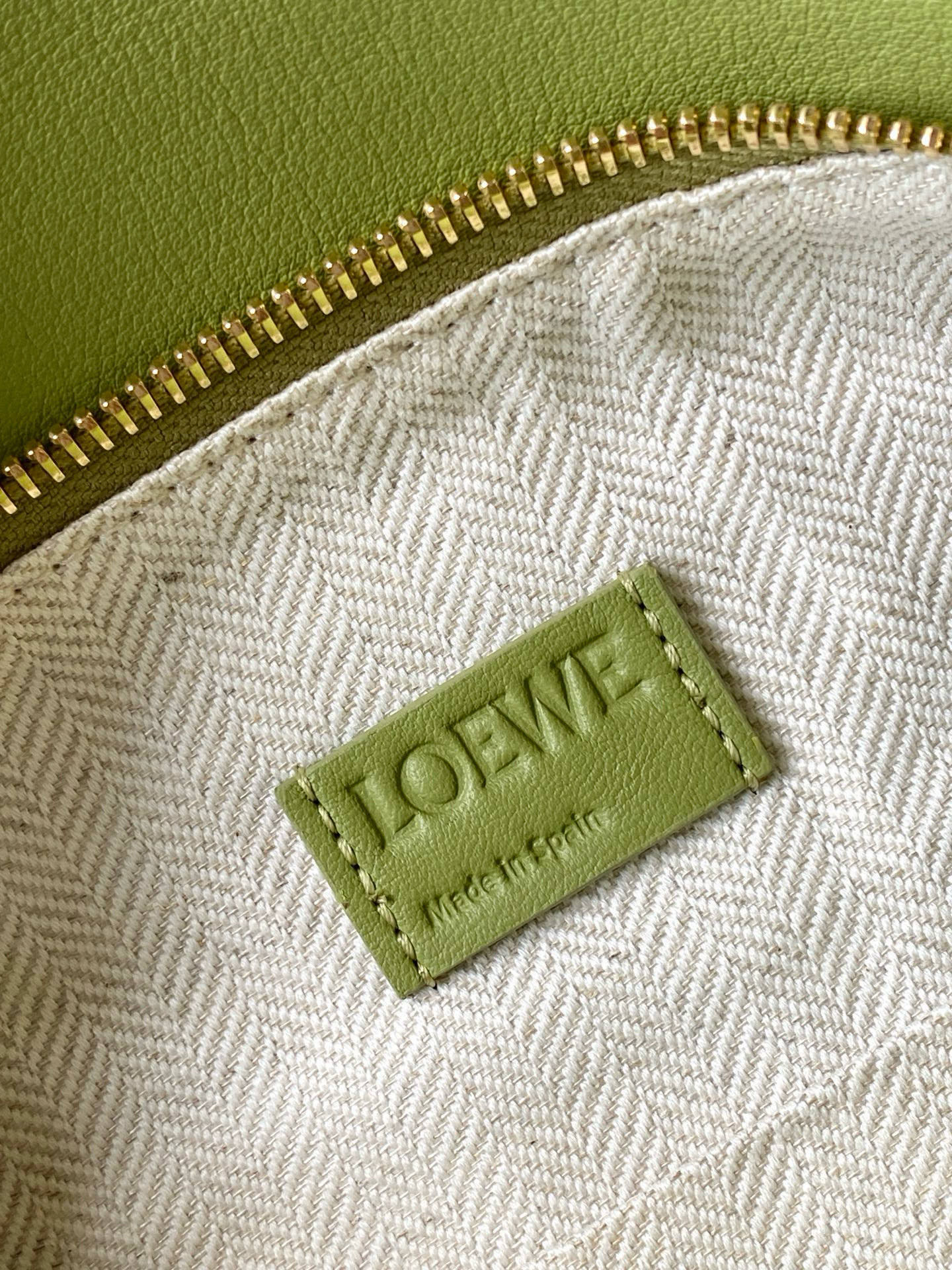 Loewe 新版本几何包小号24CM Puzzle手袋