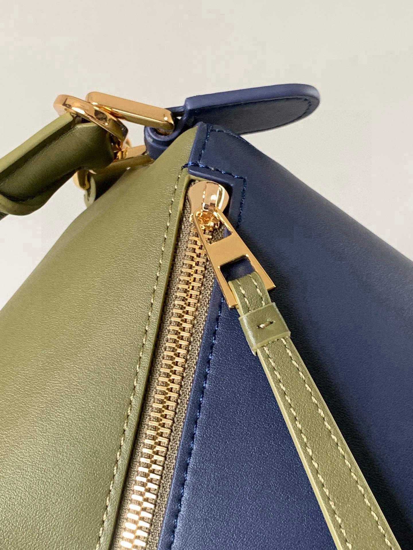 Loewe 新版本几何包小号24CM Puzzle手袋