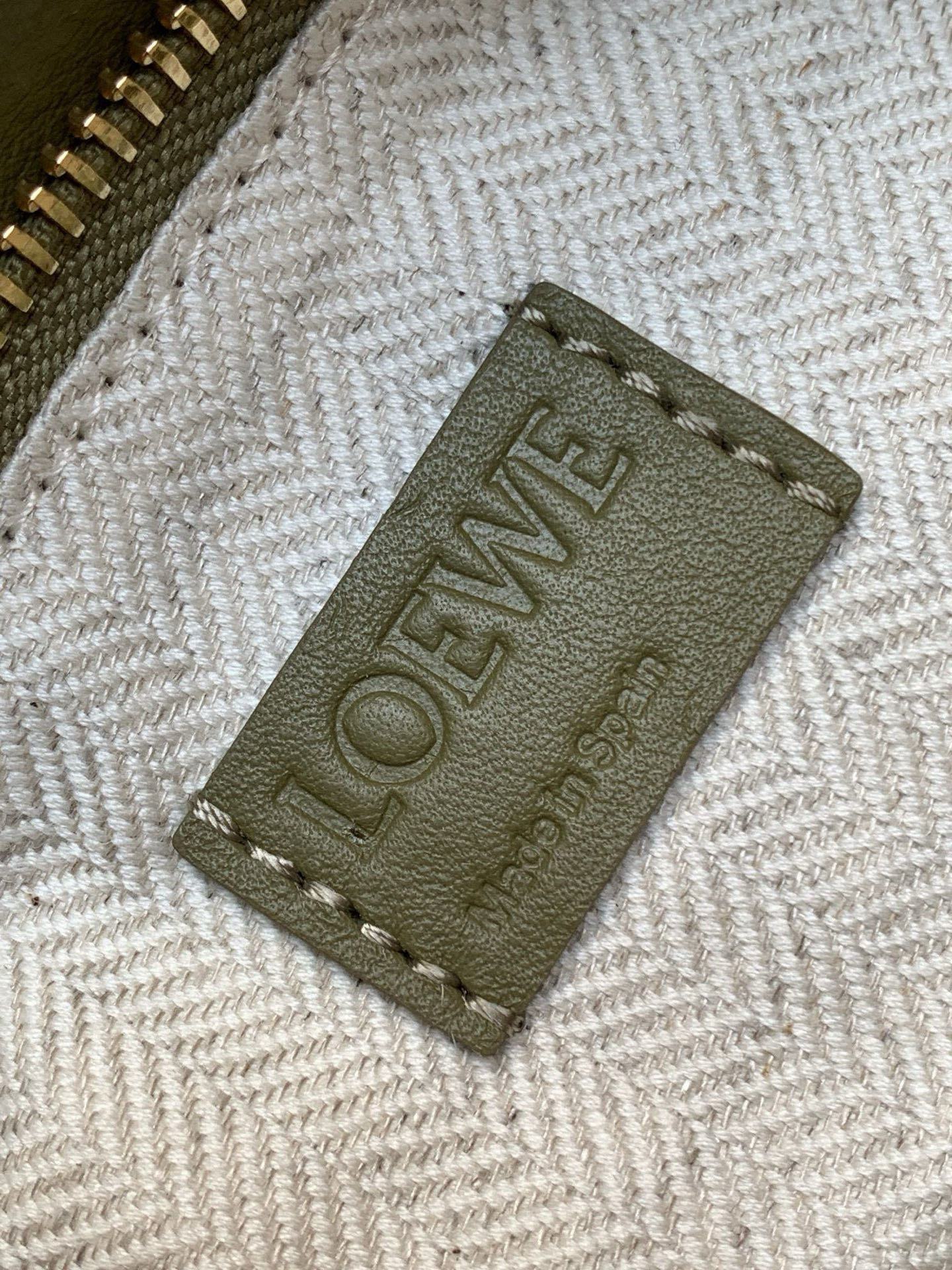 Loewe 新版本几何包小号24CM Puzzle手袋