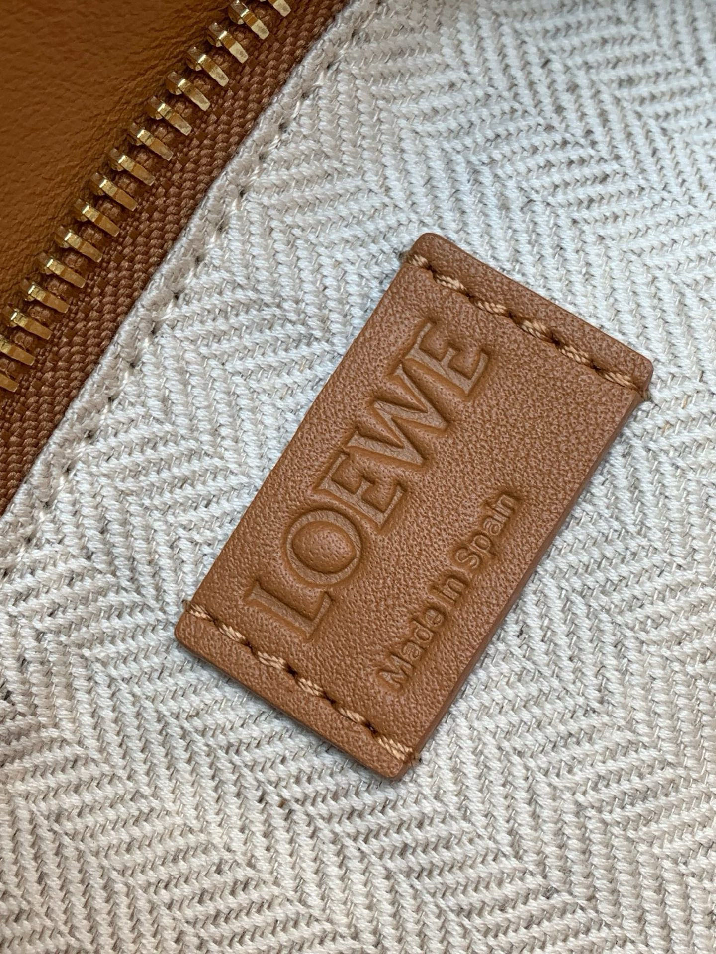 Loewe 新版本几何包小号24CM Puzzle手袋