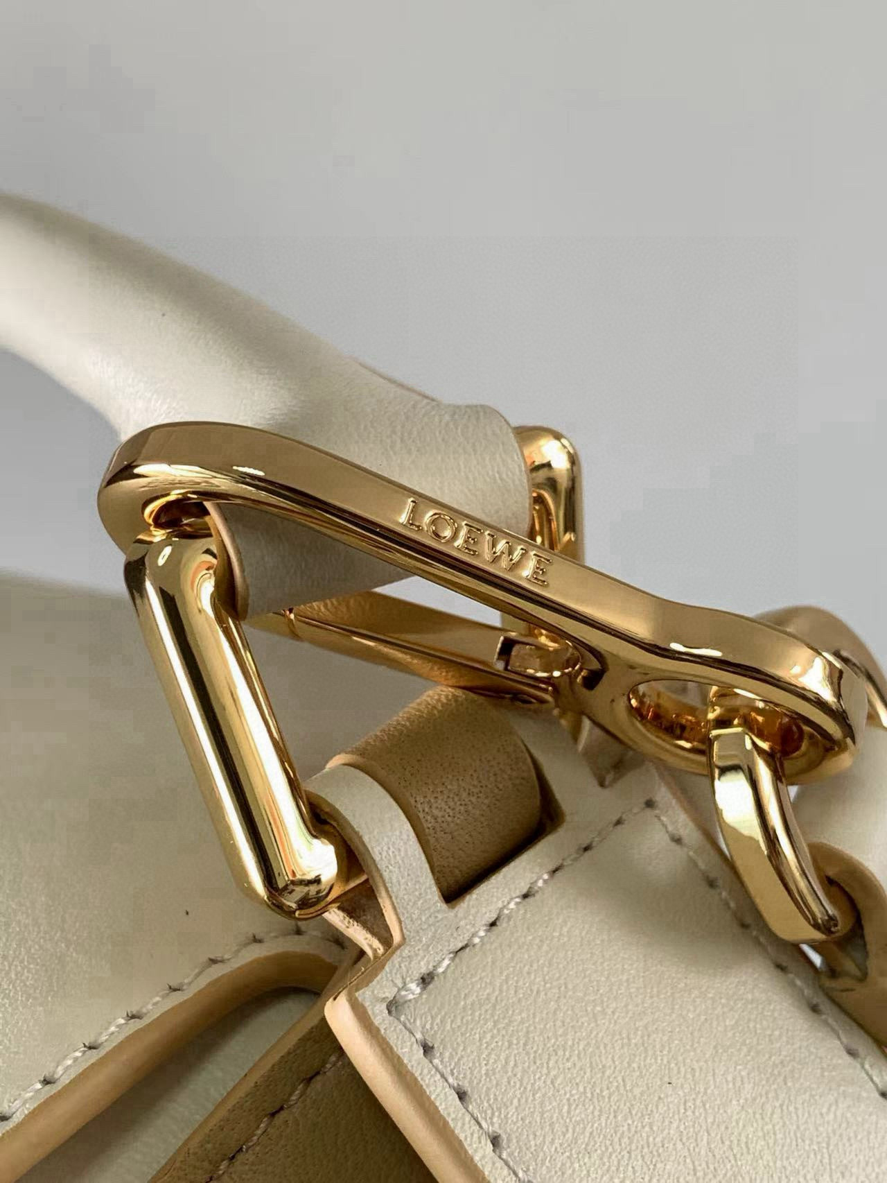 Loewe 新版本几何包小号24CM Puzzle手袋