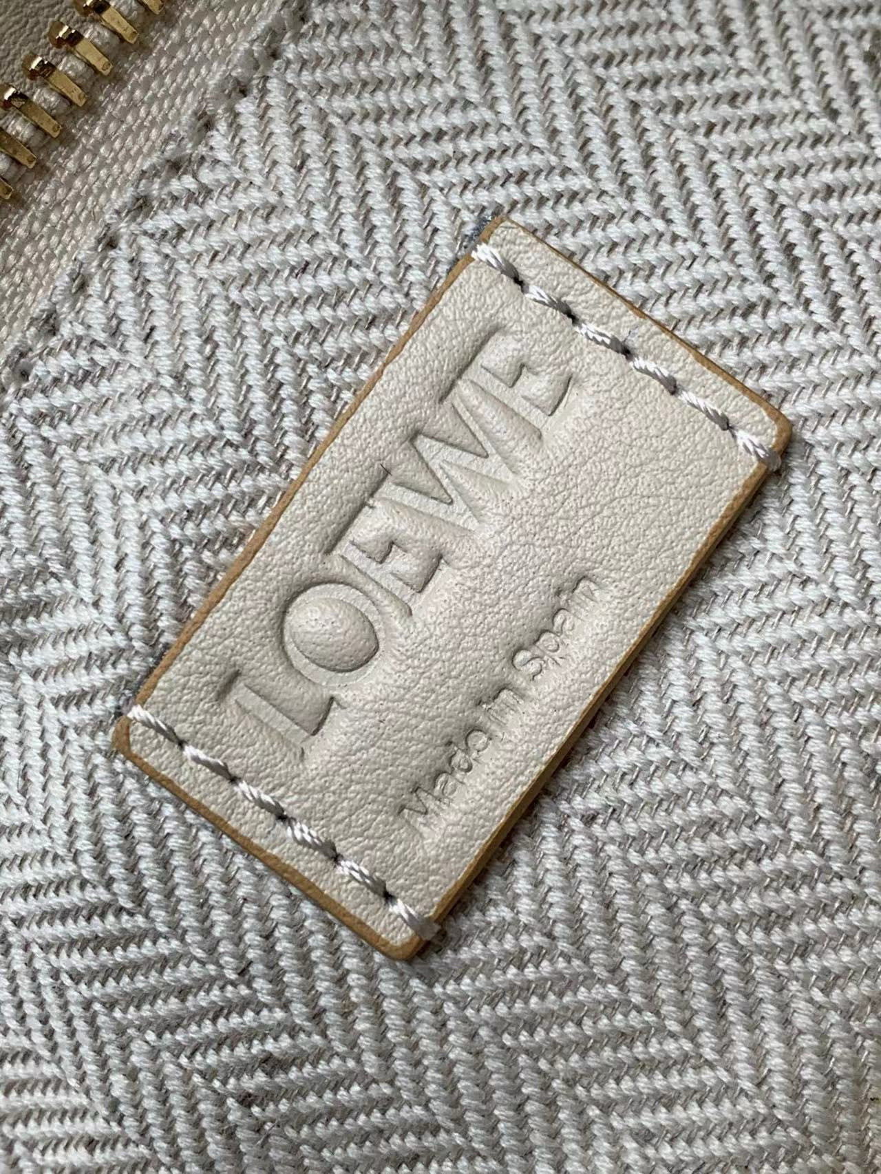 Loewe 新版本几何包小号24CM Puzzle手袋