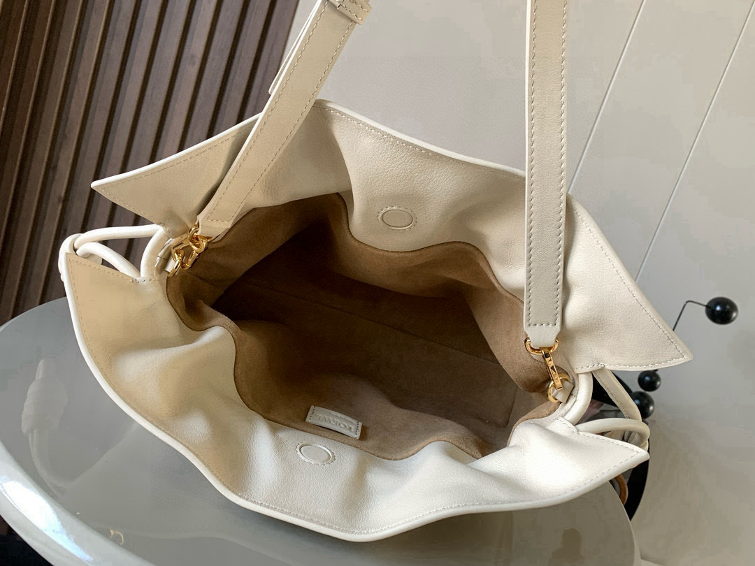 Loewe 新版梦福袋30CM 新款纳帕牛皮革Flamenco手拿包福袋 采用拉绳收紧