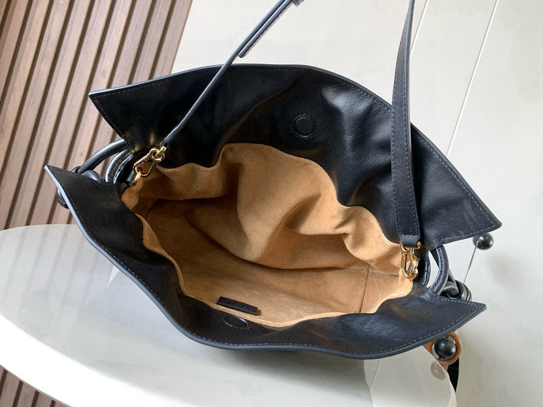 Loewe 新版梦福袋30CM 新款纳帕牛皮革Flamenco手拿包福袋 采用拉绳收紧