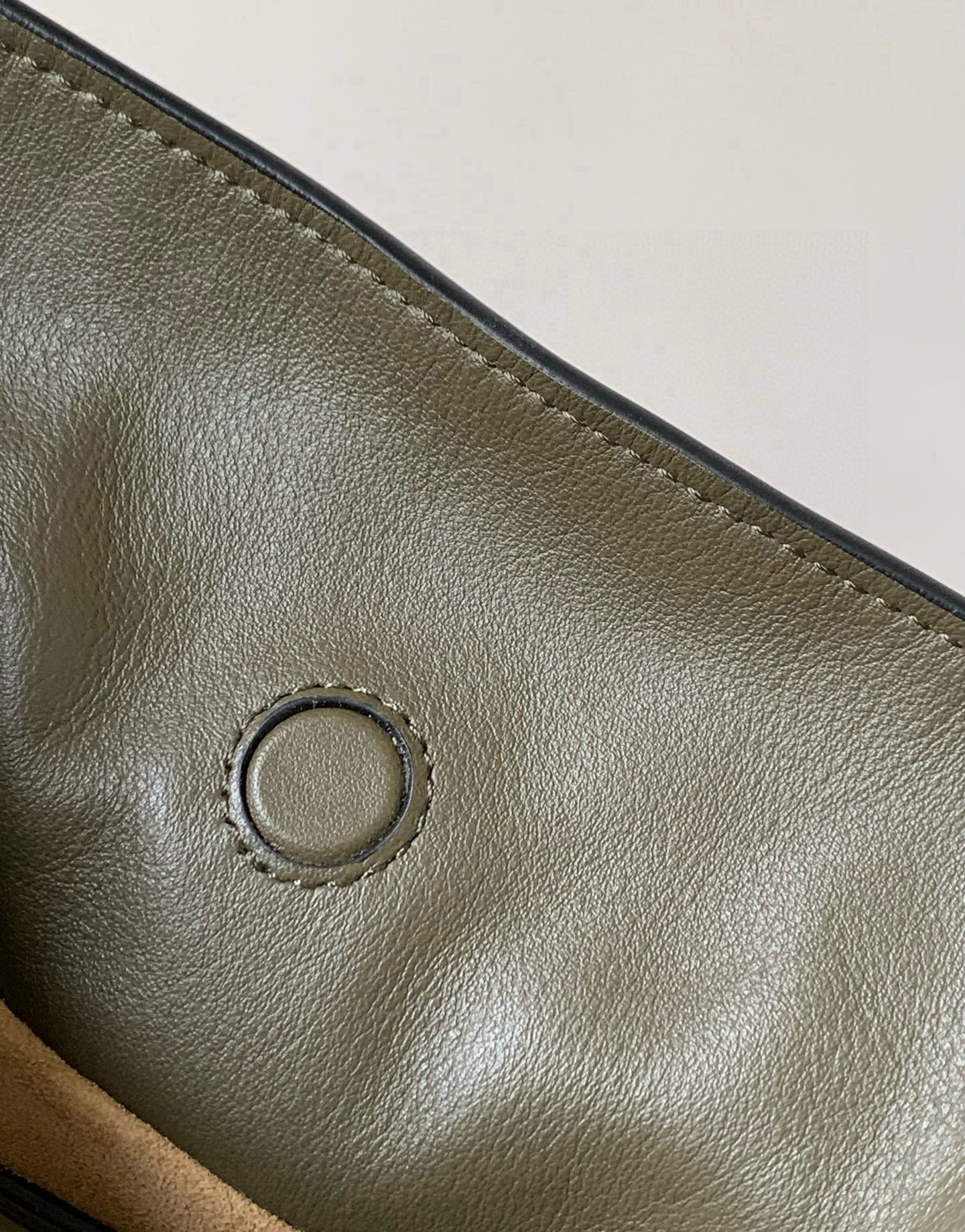 Loewe 新版梦福袋30CM 新款纳帕牛皮革Flamenco手拿包福袋 采用拉绳收紧
