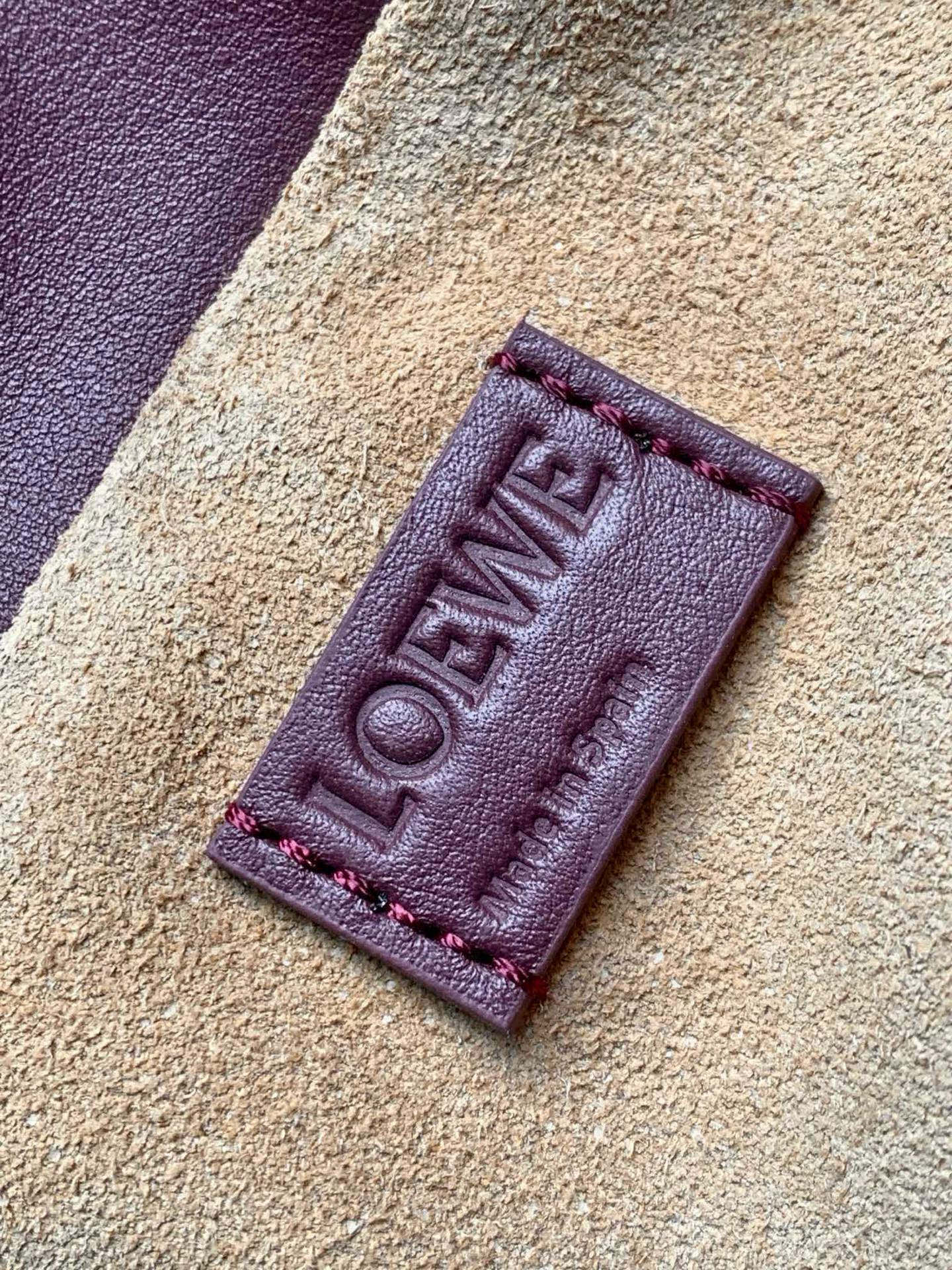 Loewe 新版梦福袋30CM 新款纳帕牛皮革Flamenco手拿包福袋 采用拉绳收紧