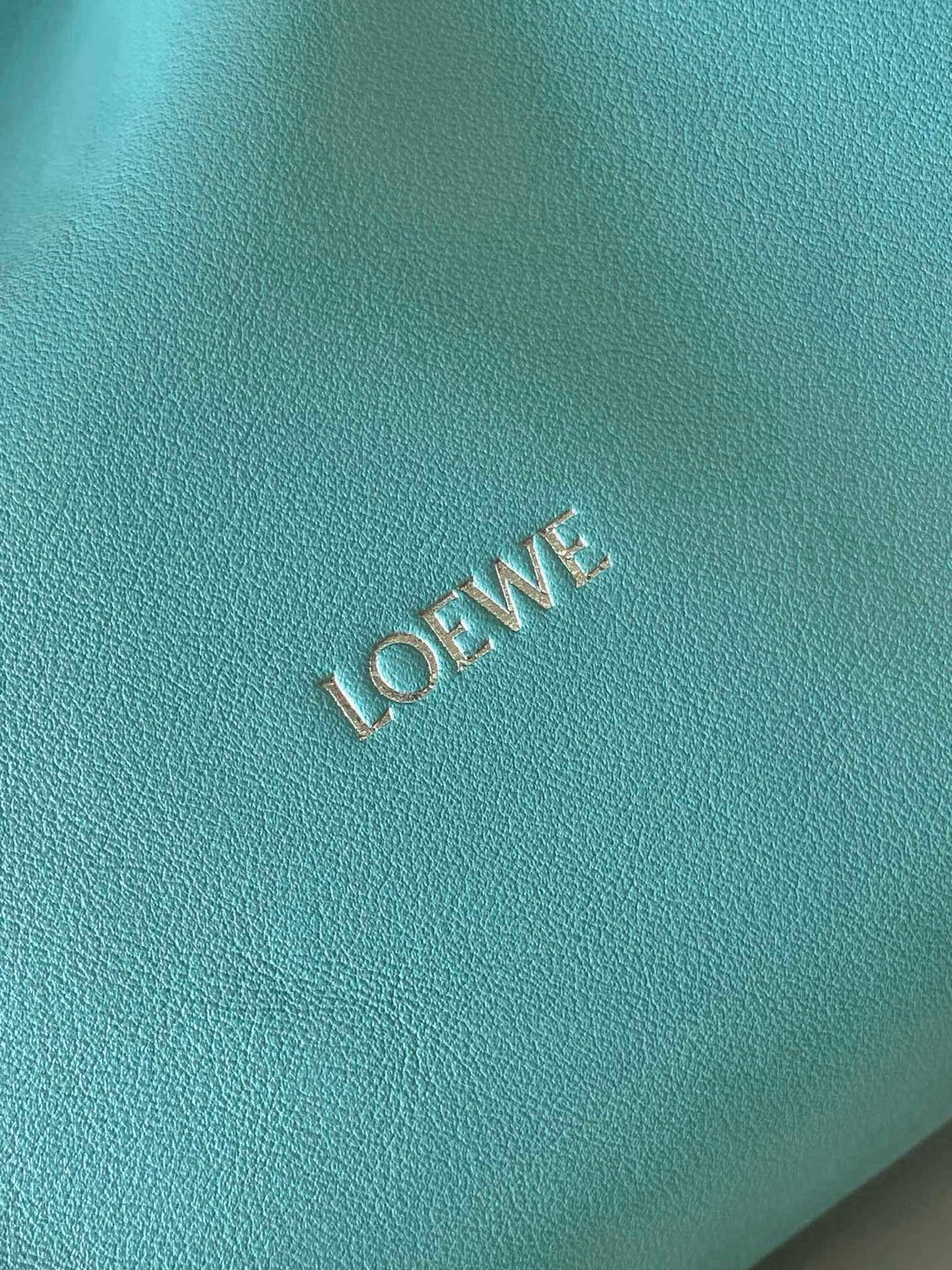 Loewe 新版梦福袋30CM 新款纳帕牛皮革Flamenco手拿包福袋 采用拉绳收紧