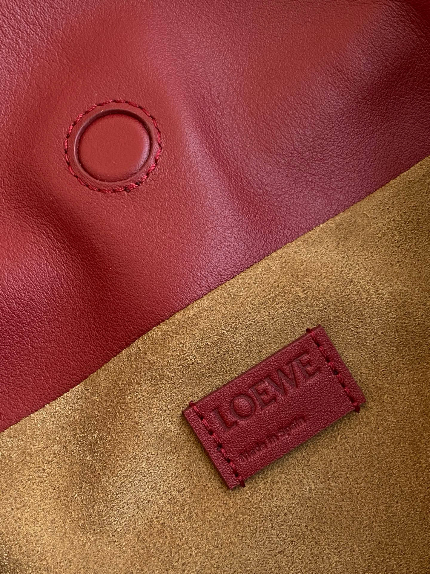 Loewe 新版梦福袋30CM 新款纳帕牛皮革Flamenco手拿包福袋 采用拉绳收紧