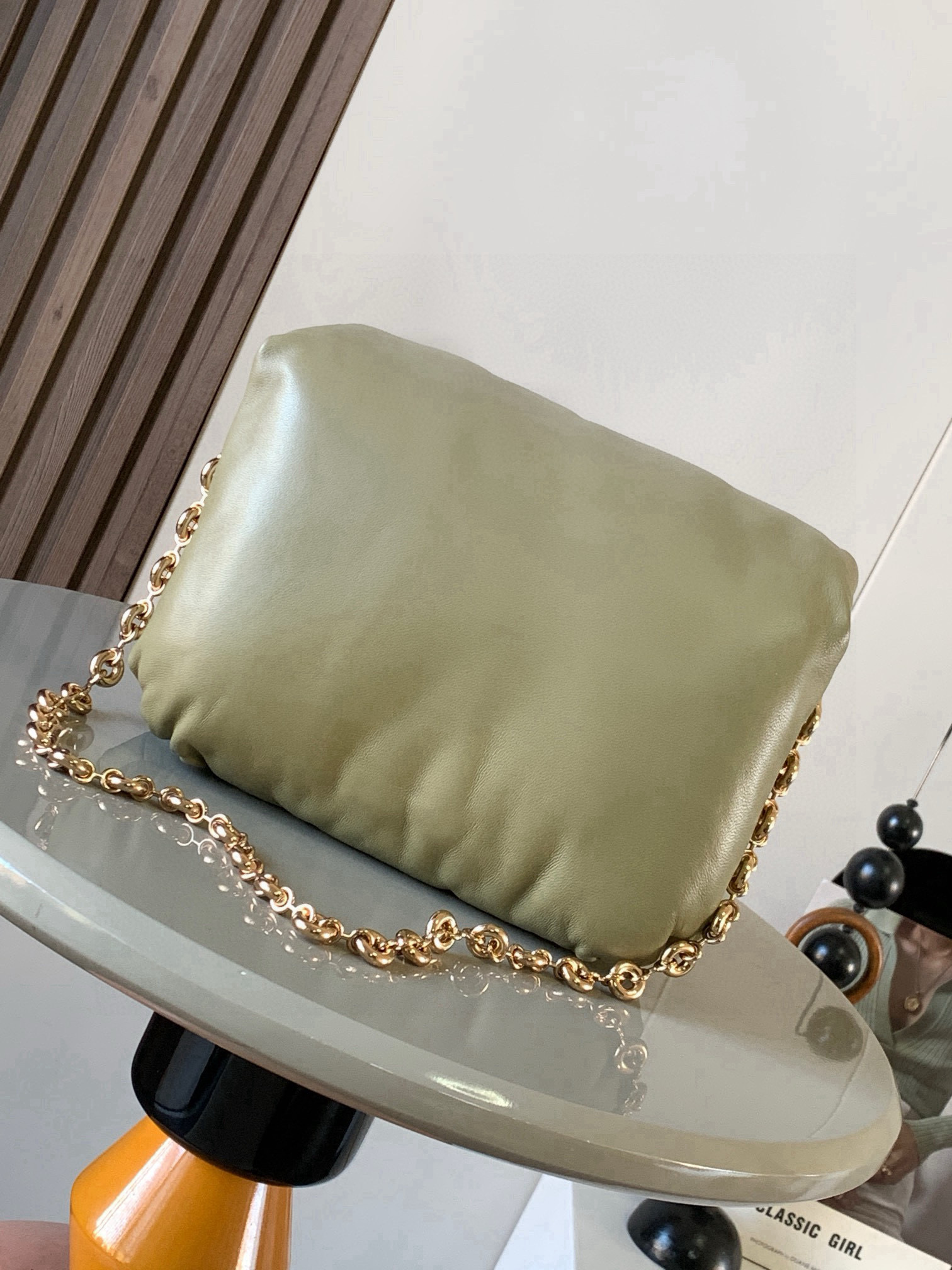 Chanel 闪亮纳帕羊皮革 Puffer Goya