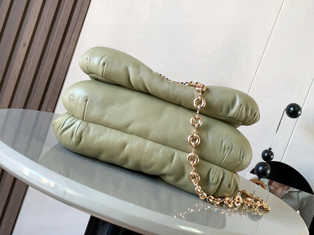 Chanel 闪亮纳帕羊皮革 Puffer Goya