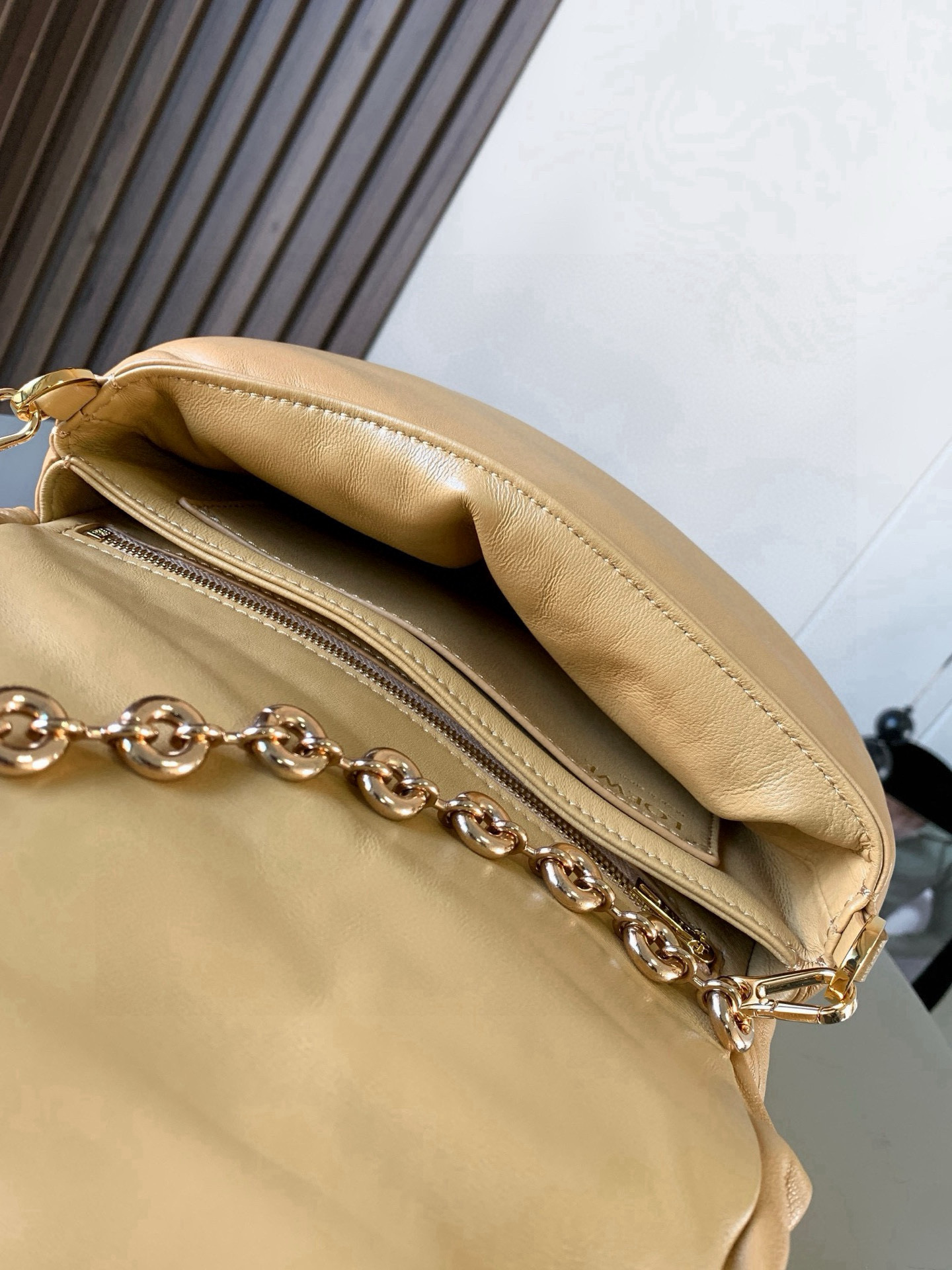 Chloé 闪亮纳帕羊皮革 Puffer Goya