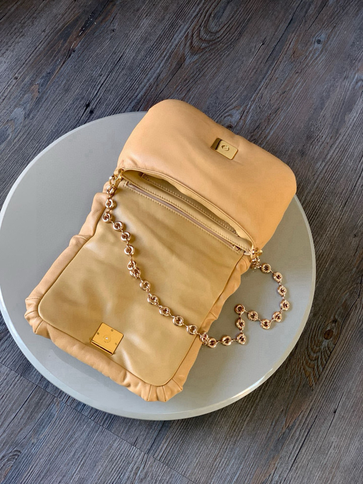 Chloé 闪亮纳帕羊皮革 Puffer Goya