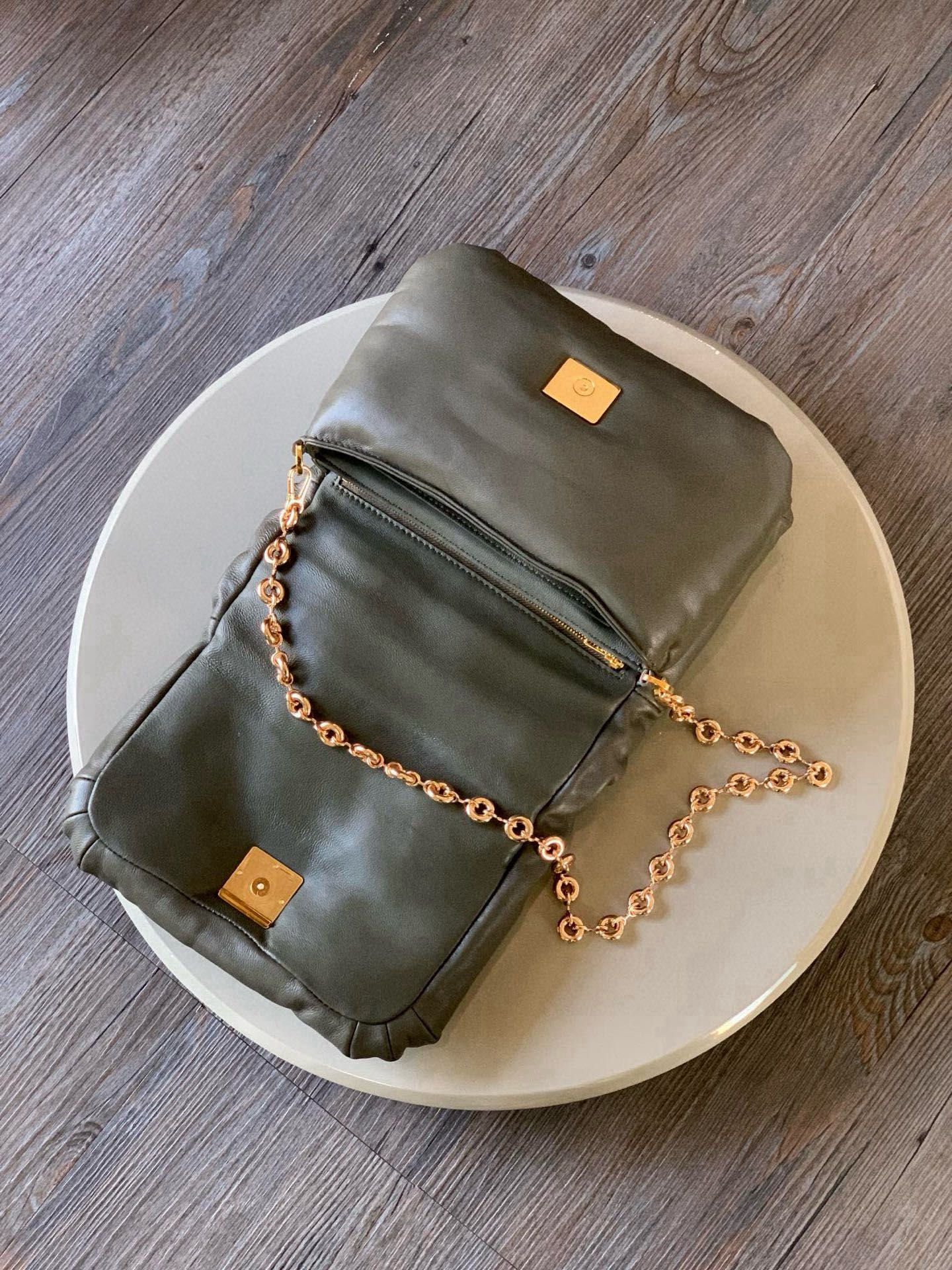 Loewe 闪亮纳帕羊皮革 Puffer Goya