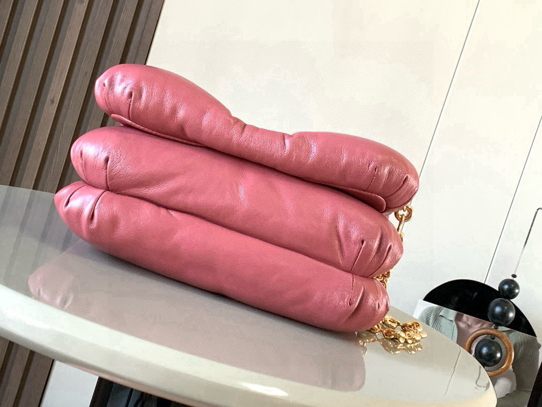 Loewe 闪亮纳帕羊皮革 Puffer Goya