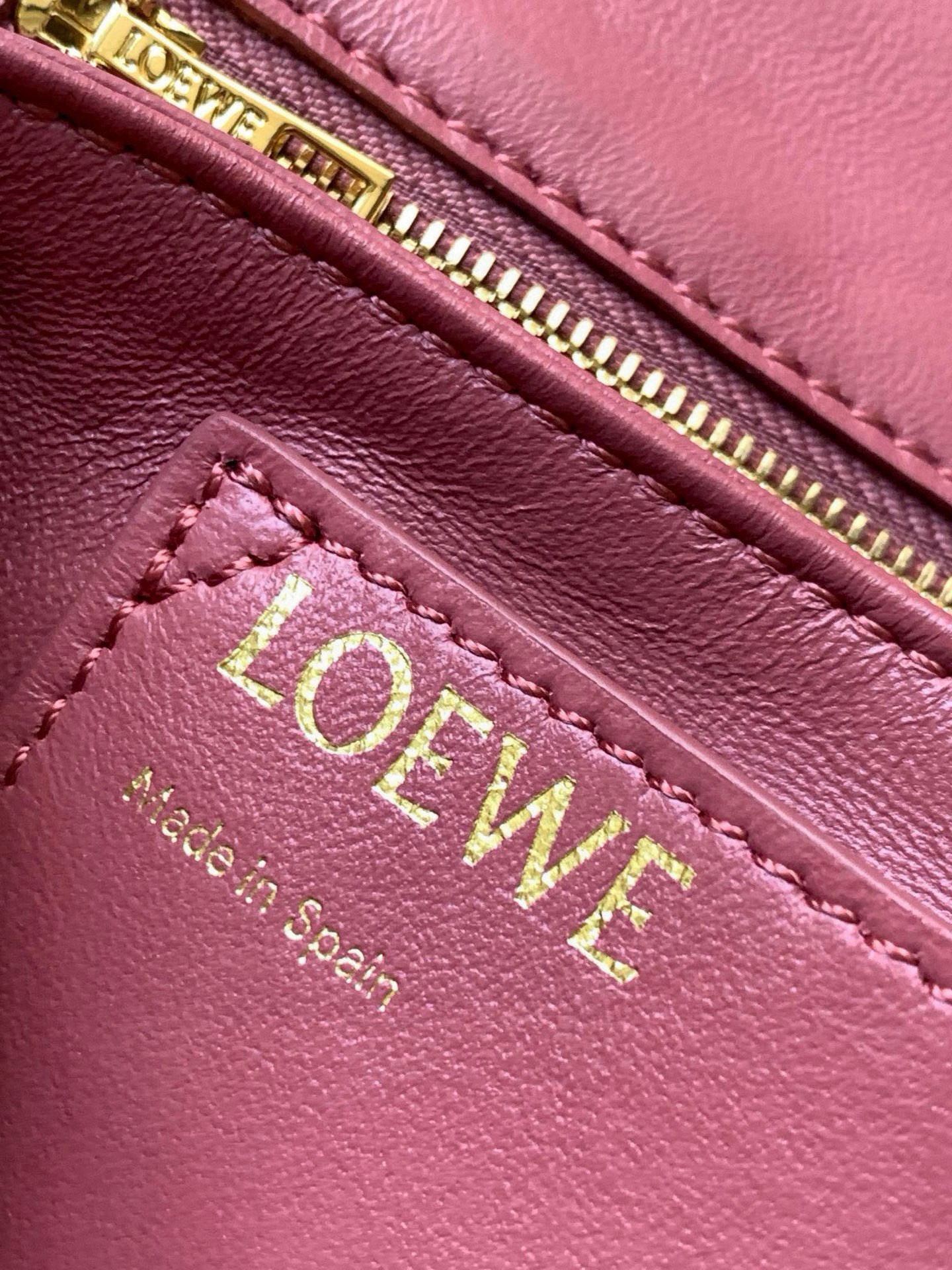 Loewe 闪亮纳帕羊皮革 Puffer Goya