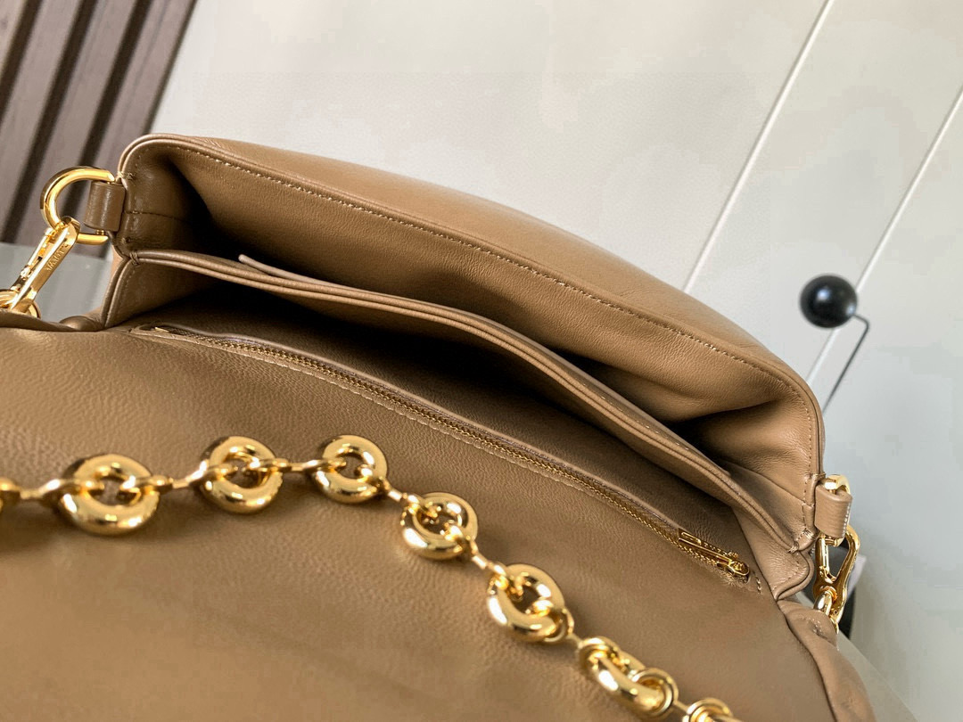 Loewe 闪亮纳帕羊皮革 Puffer Goya