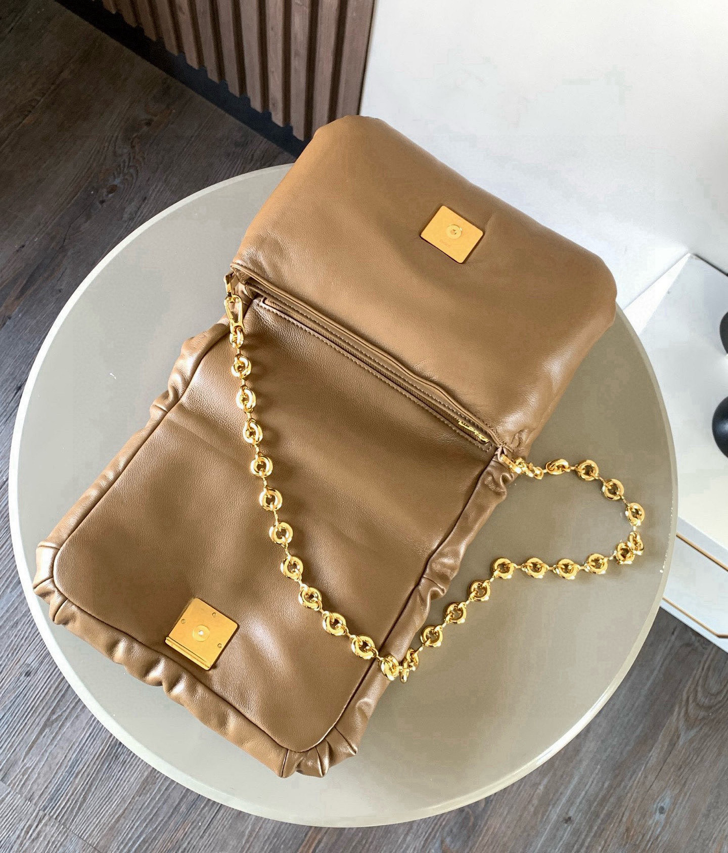 Loewe 闪亮纳帕羊皮革 Puffer Goya